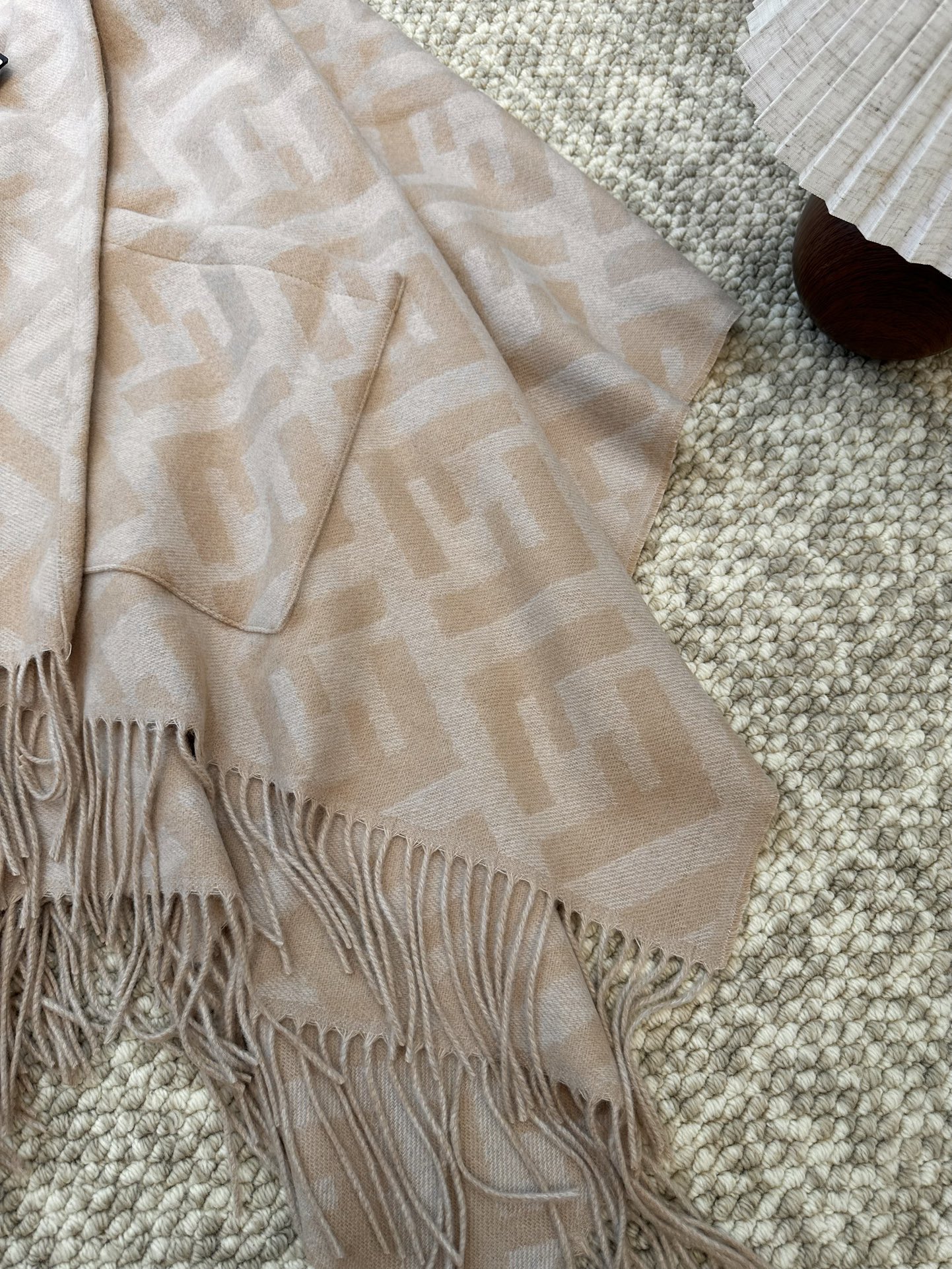 [TOP] FENDI FF Hooded Cape Shawl - Beige