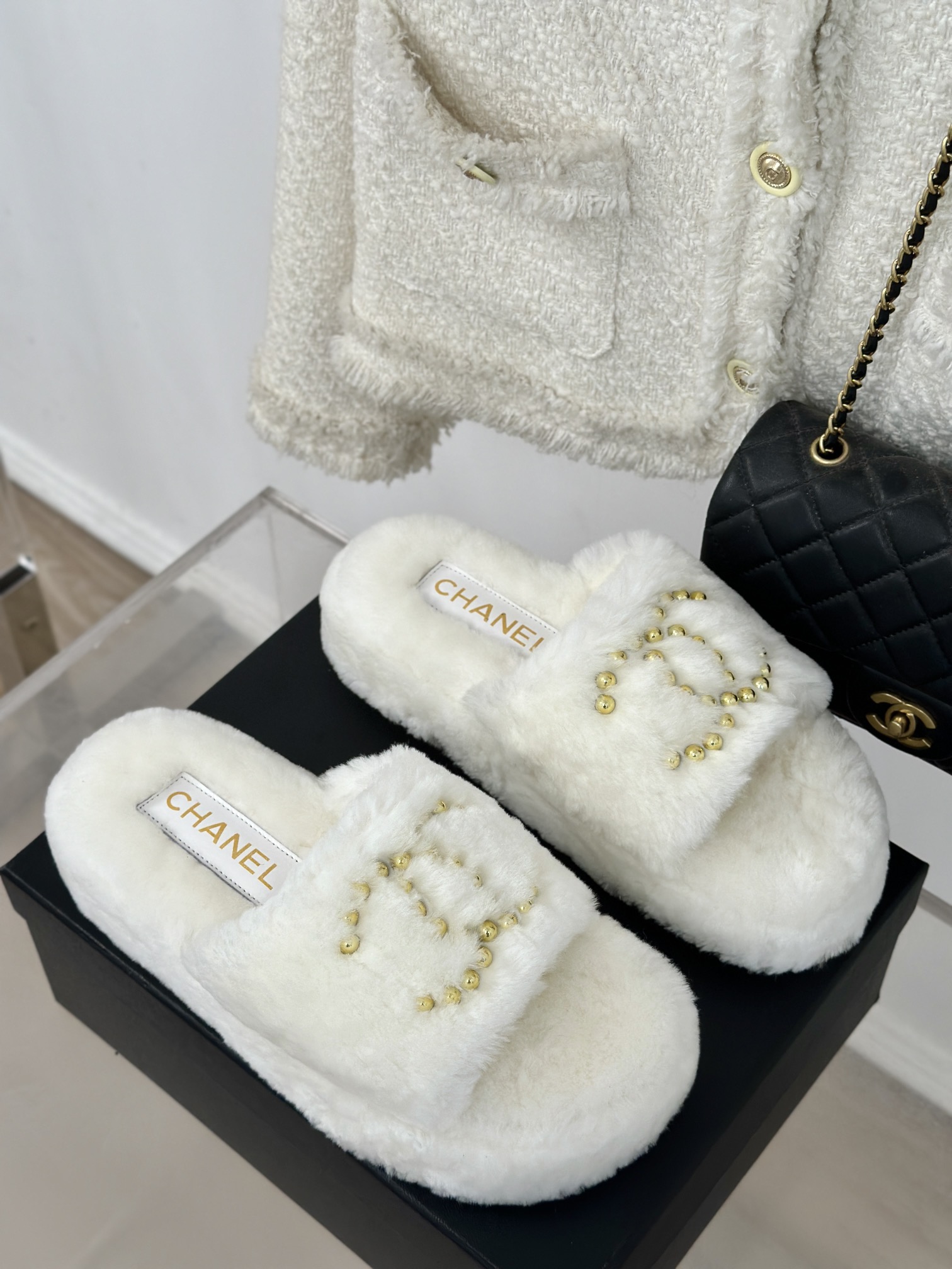 [TOP] CHANEL Double C Thick-soled Fur Slippers - 4 Color