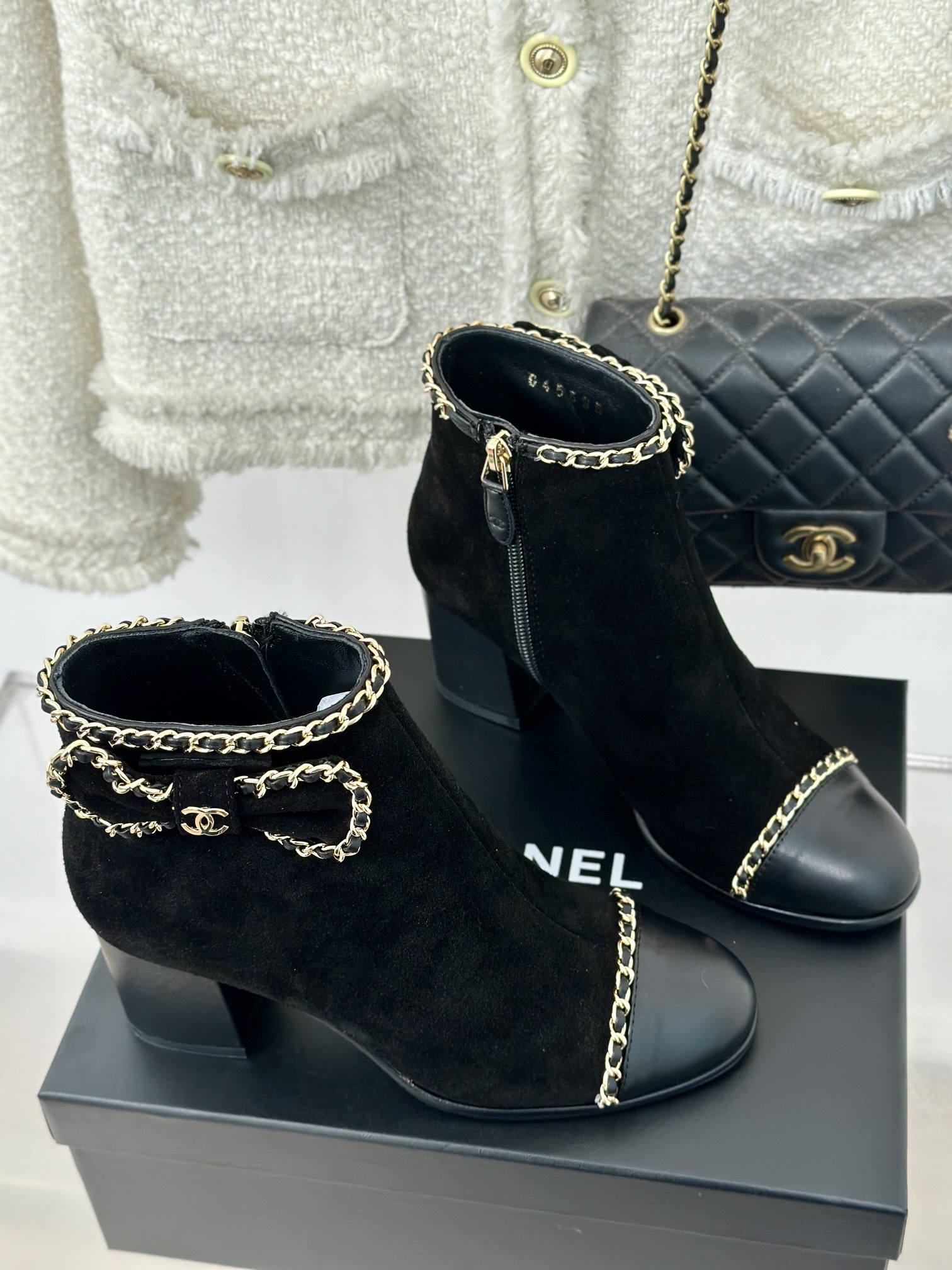 [TOP] CHANEL Chain Bow Block Heel Ankle Boots - 4 Color