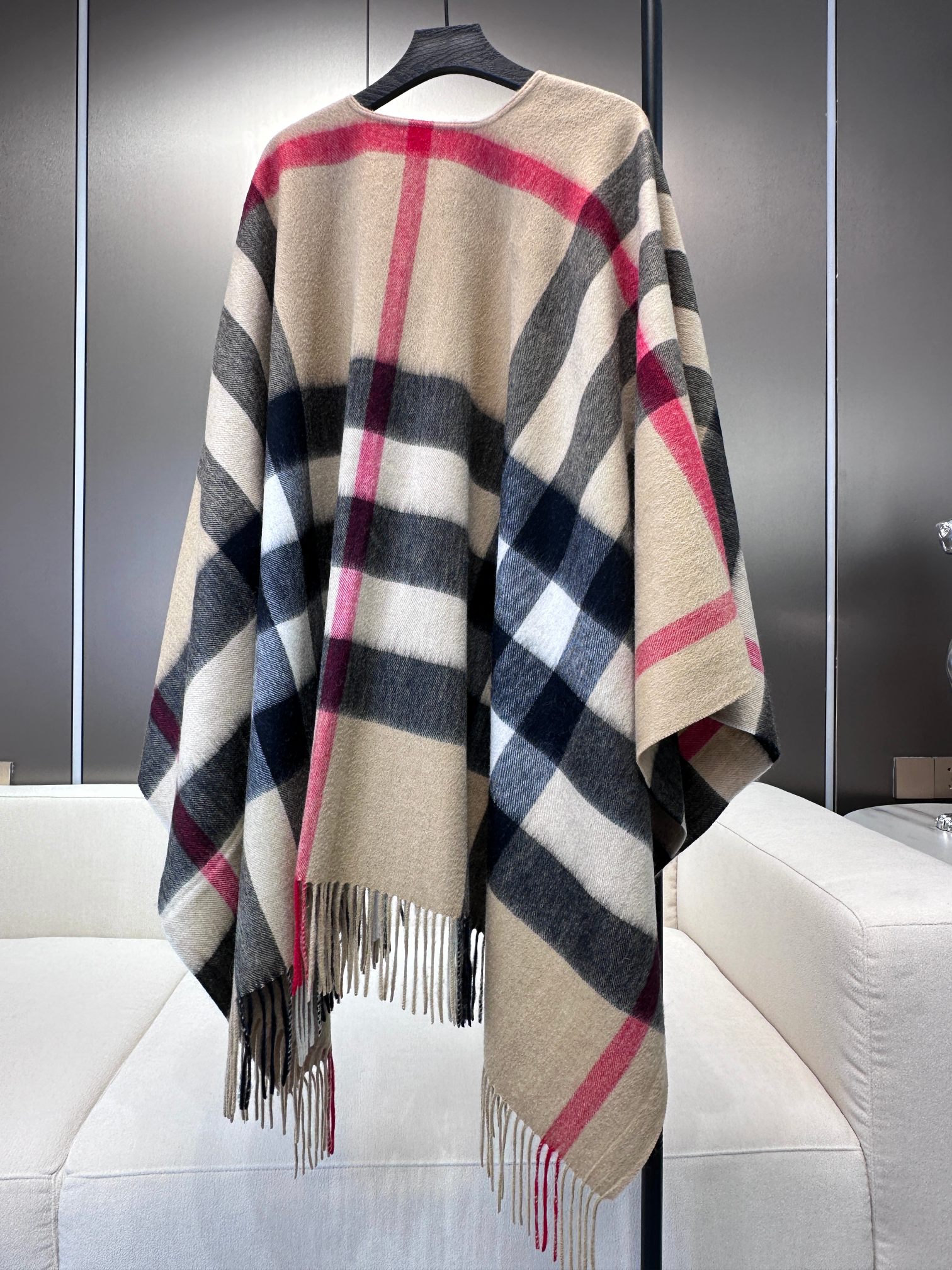 [TOP] BURBERRY Double sided Cape Scarf 140x140cm - Brown