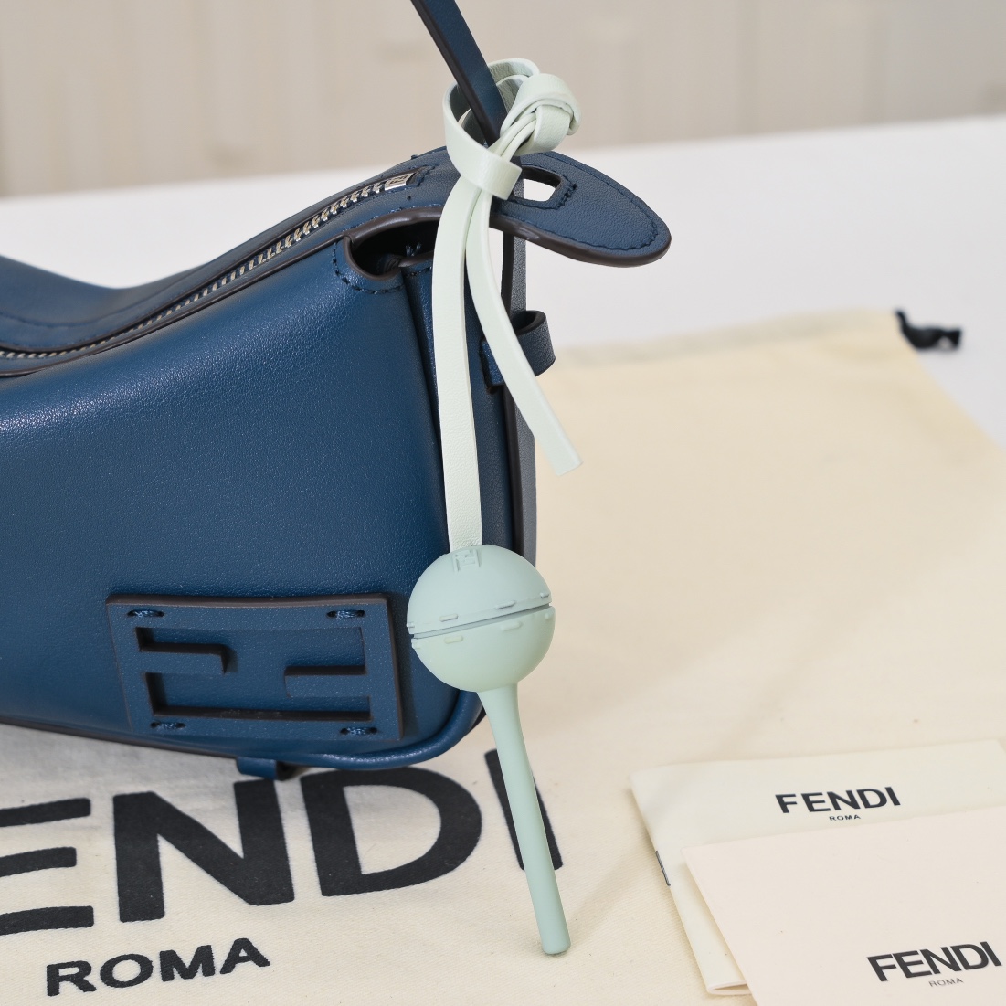 [TOP] FENDI Simply Fendi Shoulder Bag 22×13×4.5CM -Blue