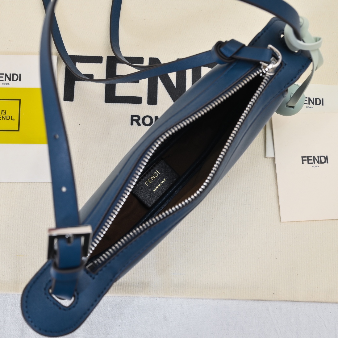 [TOP] FENDI Simply Fendi Shoulder Bag 22×13×4.5CM -Blue