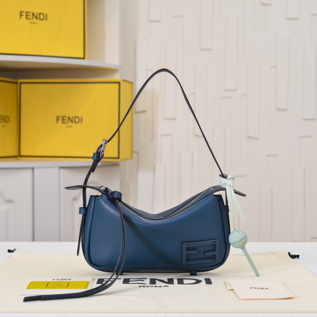 [TOP] FENDI Simply Fendi Shoulder Bag 22×13×4.5CM -Blue