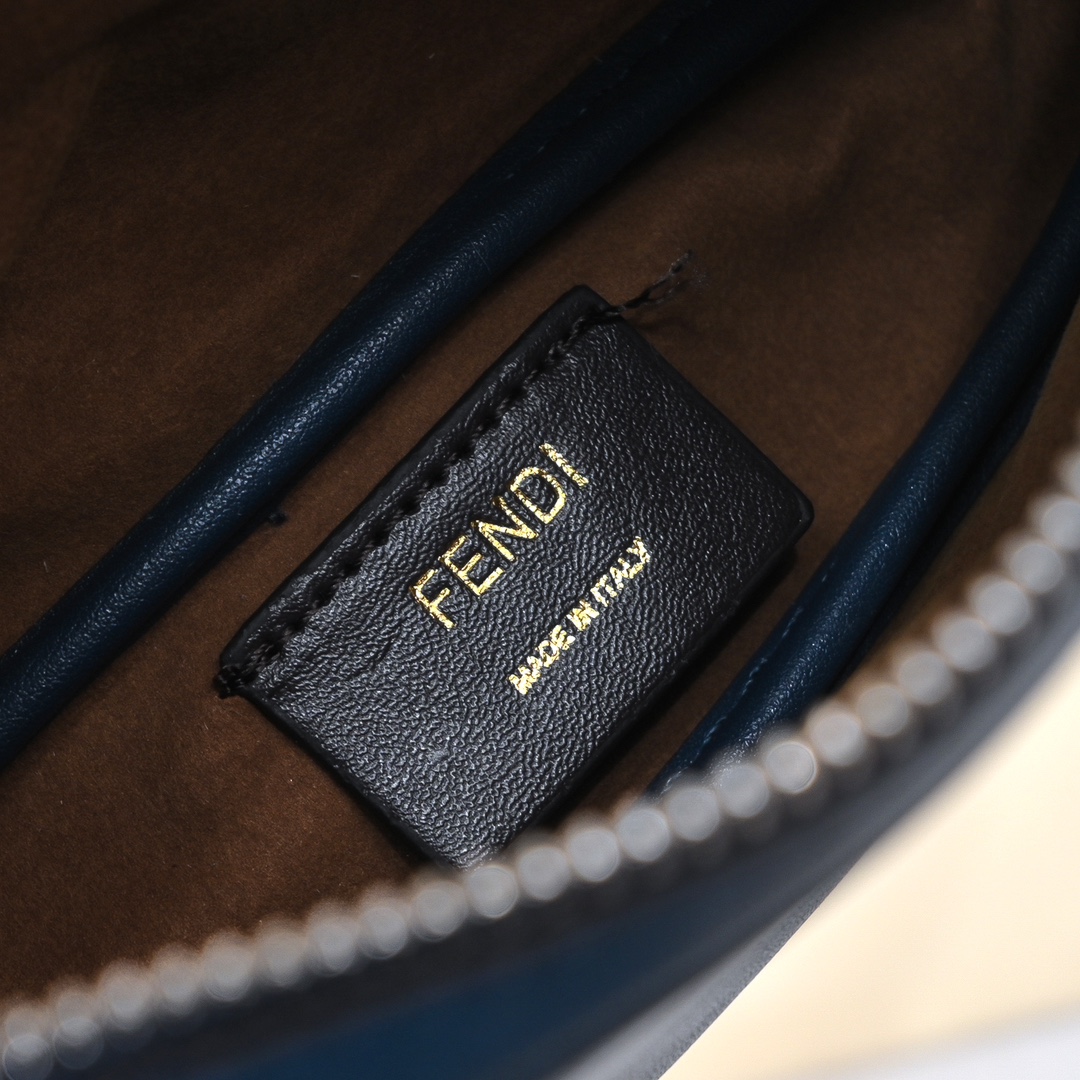[TOP] FENDI Simply Fendi Shoulder Bag 22×13×4.5CM -Blue