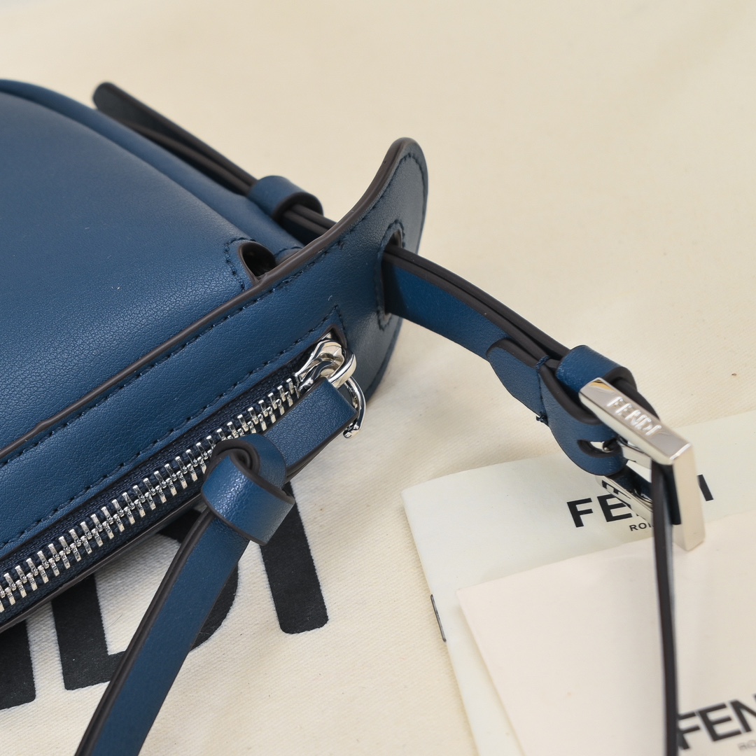 [TOP] FENDI Simply Fendi Shoulder Bag 22×13×4.5CM -Blue