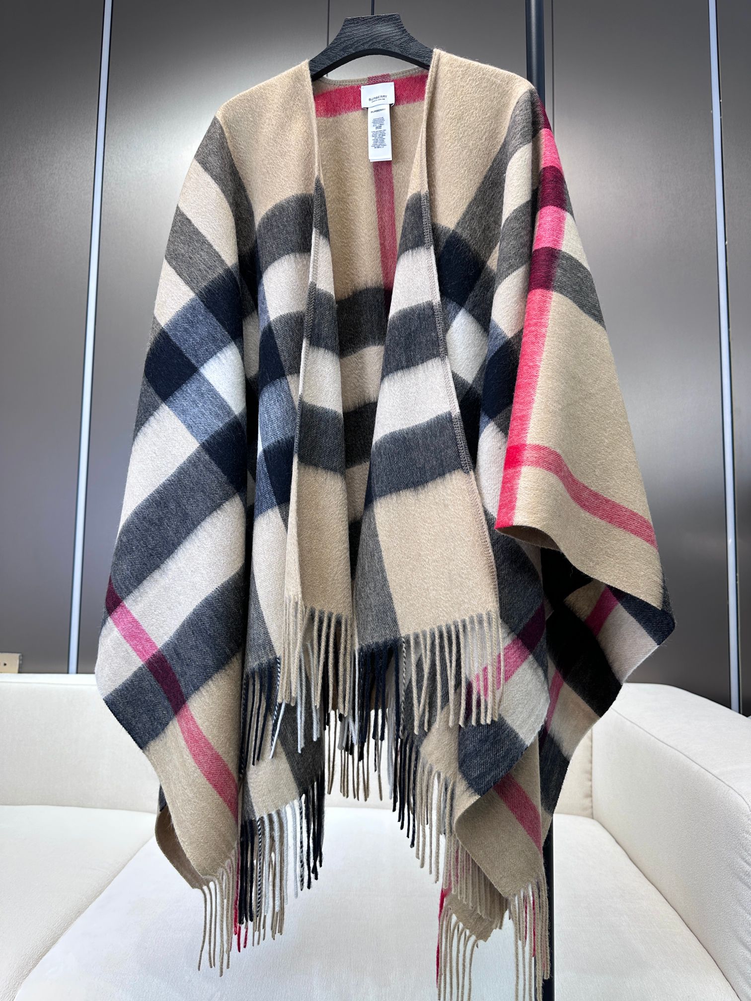 [TOP] BURBERRY Double sided Cape Scarf 140x140cm - Brown