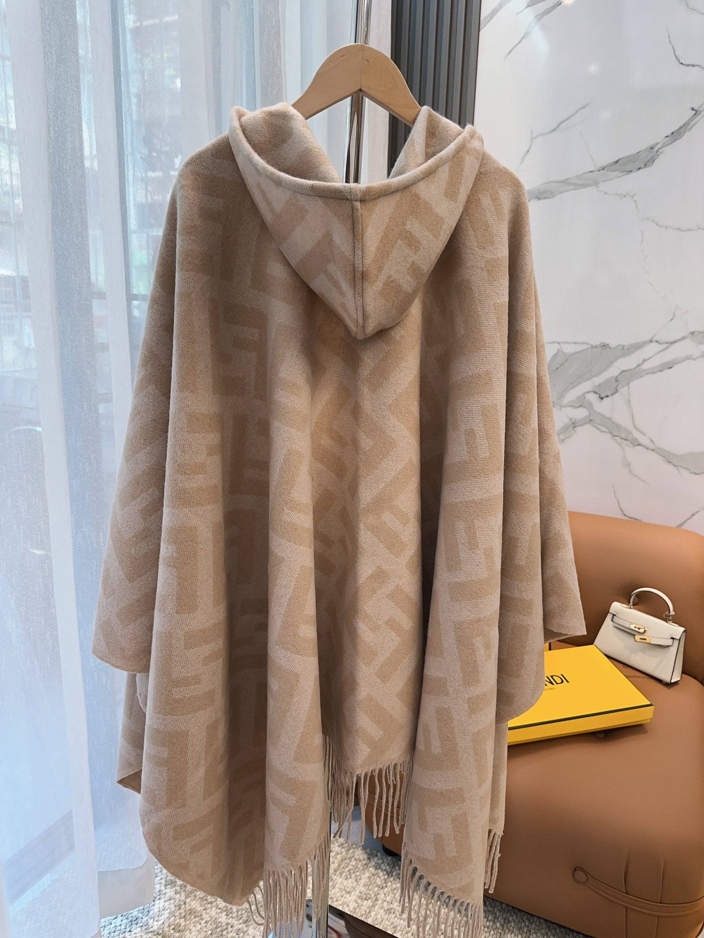 [TOP] FENDI FF Hooded Cape Shawl - Beige