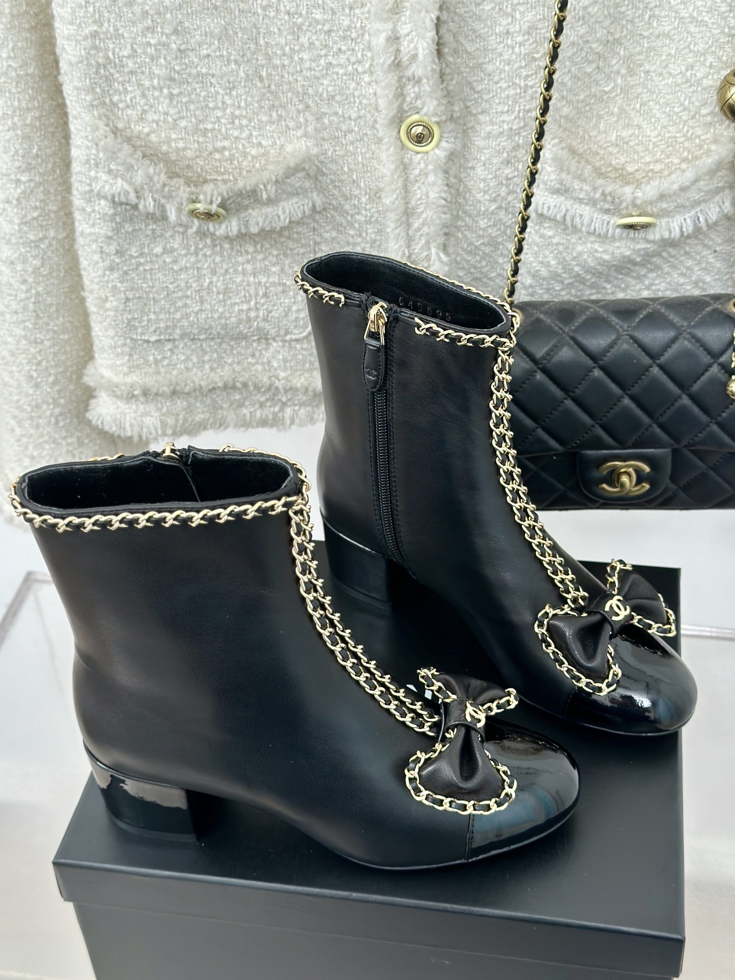 [TOP] CHANEL Chain Bow Block Heel Ankle Boots - 4 Color