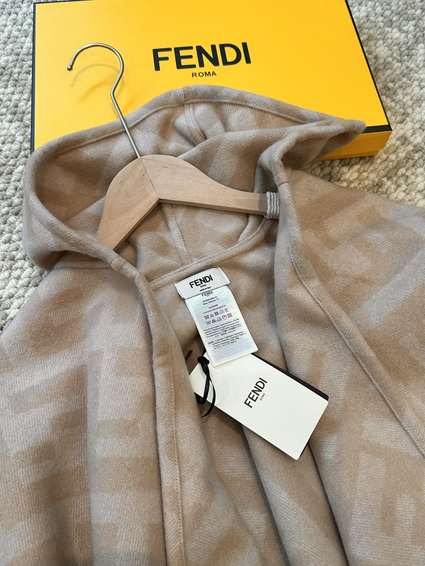 [TOP] FENDI FF Hooded Cape Shawl - Beige