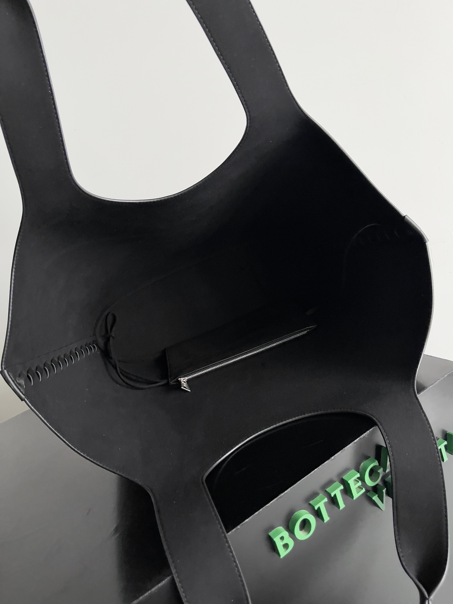 [TOP] Bottega Veneta BV Creek Tote Bag 32.5x16.5cm - Black