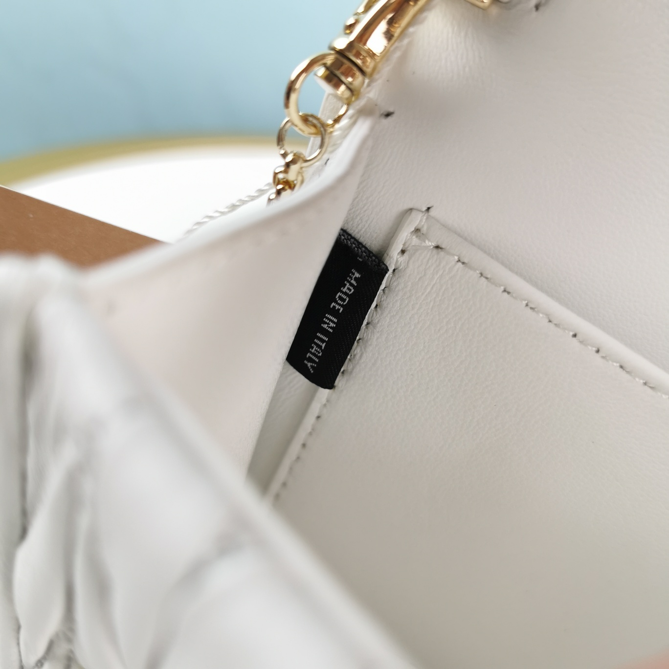 [TOP] Miu Miu Lambskin Matelasse Bag with Daisy Diamond Buckle 18x4x11cm - White