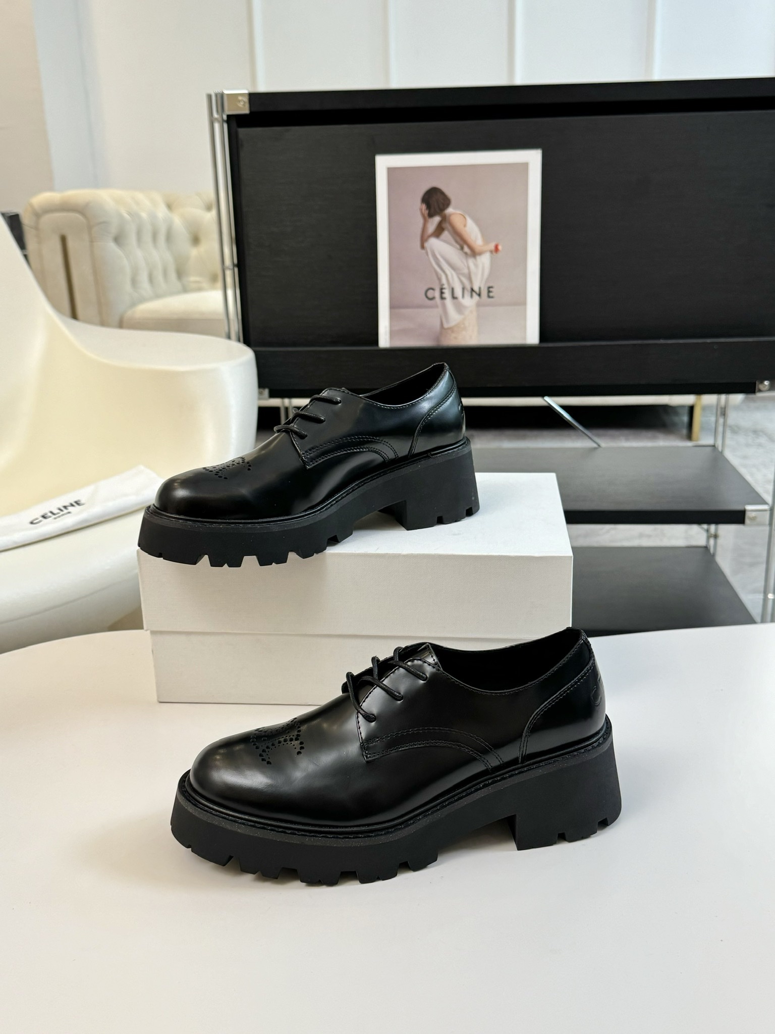 [TOP] CELINE Mary Jane Cowhide Leather Shoes - Black