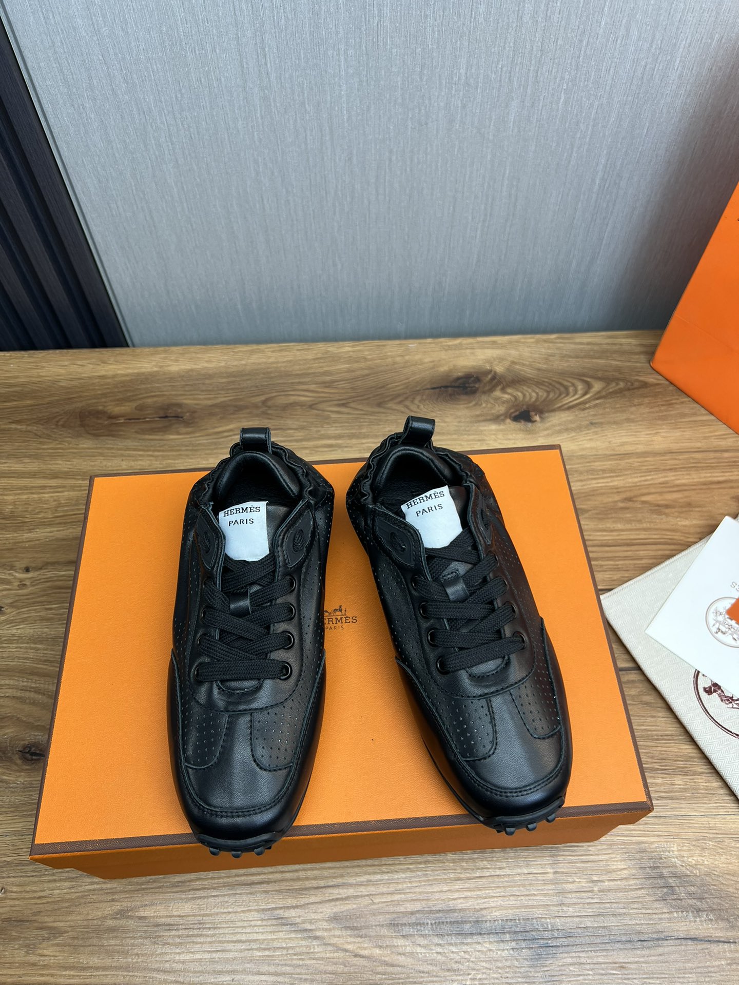 [TOP] HERMES Men's Sneaker - 3 Colors