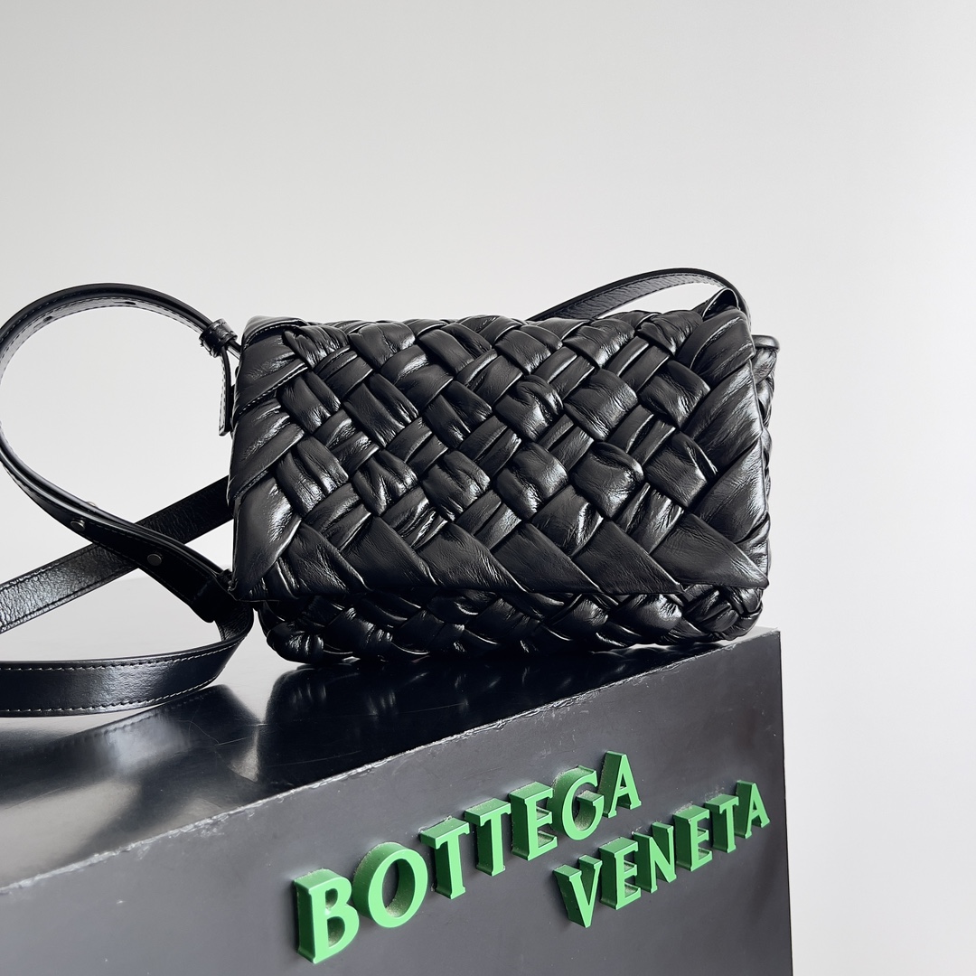 [TOP] Bottega Veneta BV Rumple Messenger Bag 21x14x5cm - Black