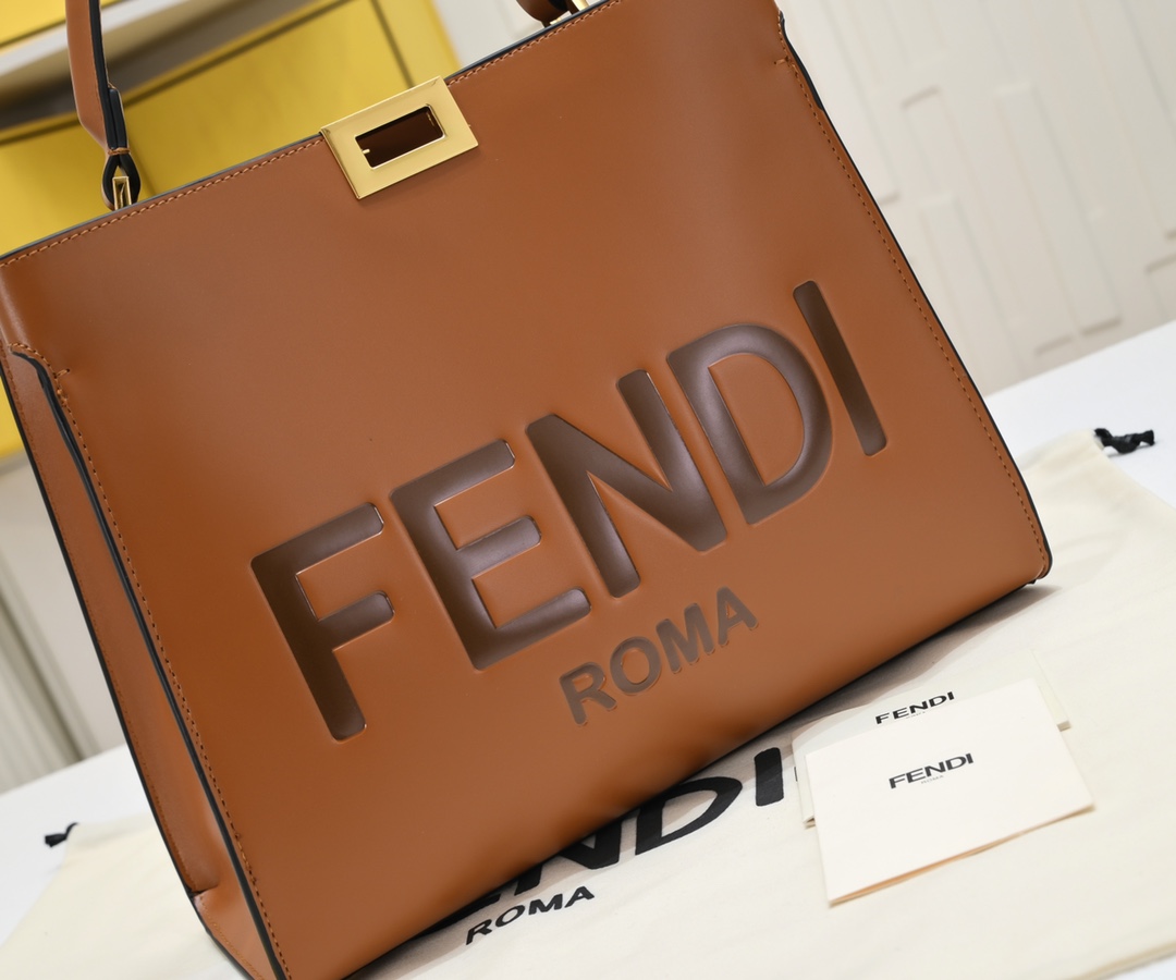 [TOP] FENDI Peekaboo X-Lite Tote Bag 30cm  -Brown