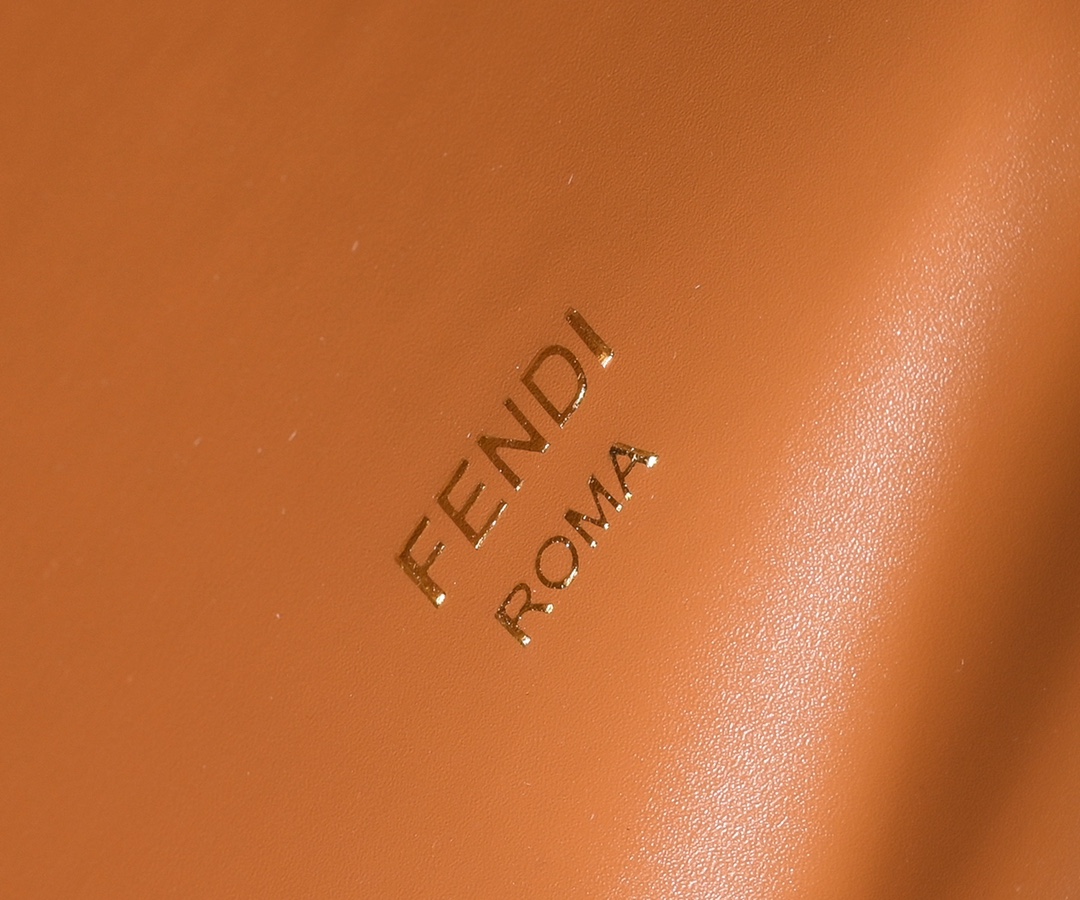 [TOP] FENDI Peekaboo X-Lite Tote Bag 30cm  -Brown