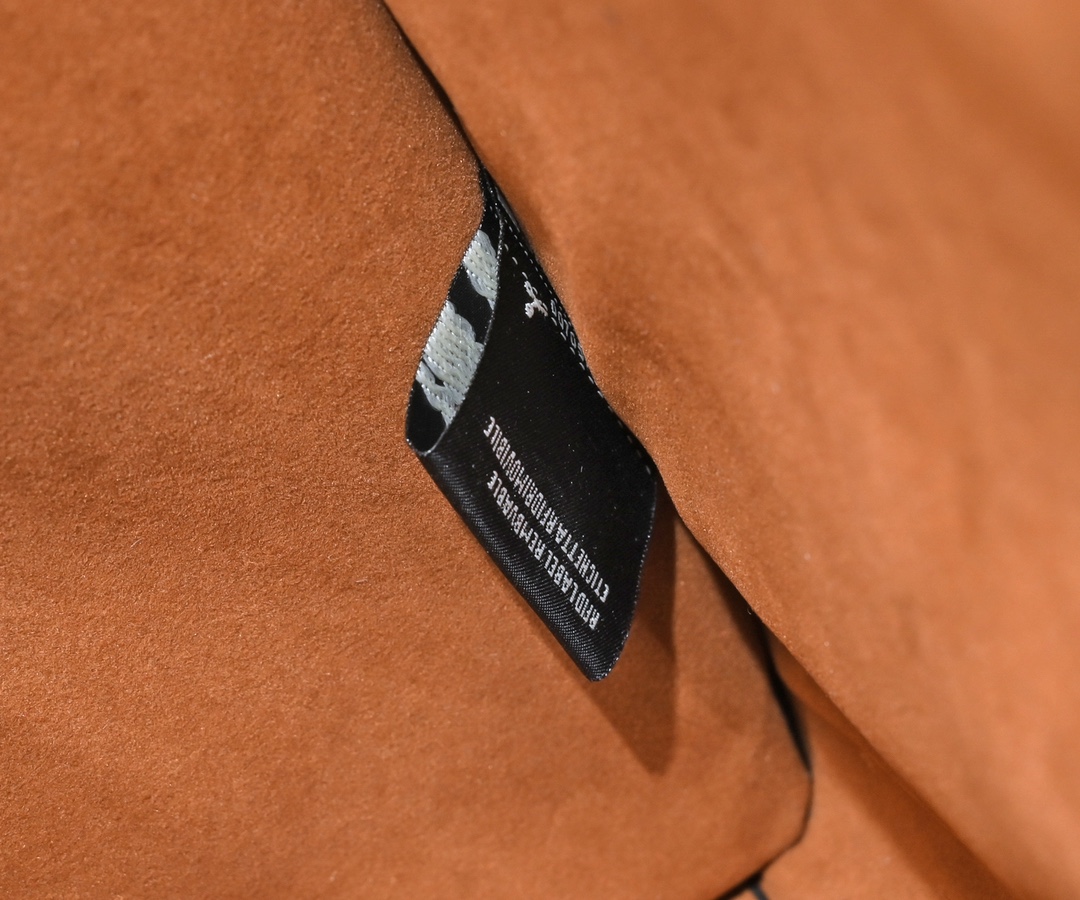 [TOP] FENDI Peekaboo X-Lite Tote Bag 30cm  -Brown