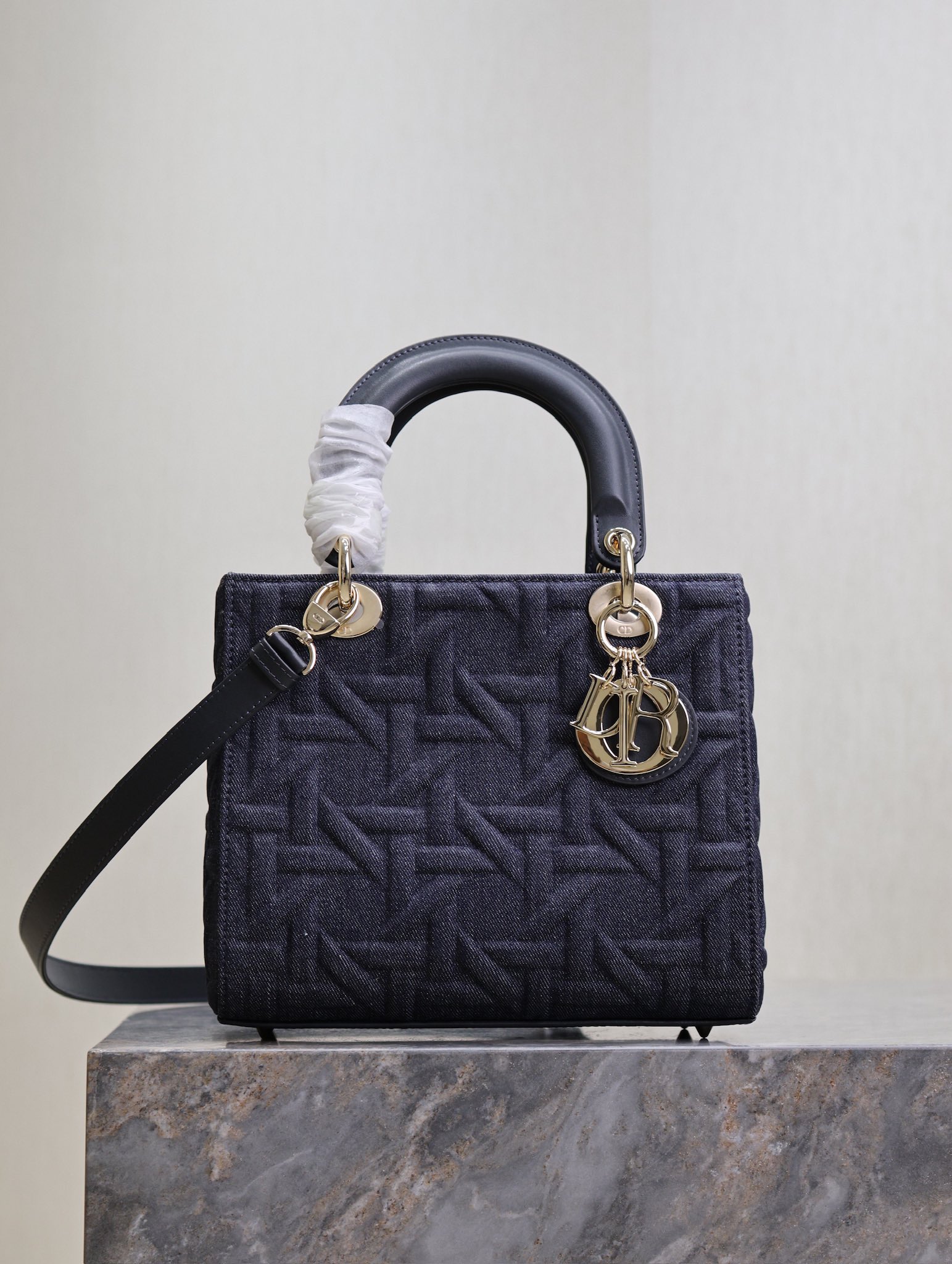 [TOP] Christian Dior Lady Dior Bag  Medium 24 × 20 ×11 CM-2 Colors