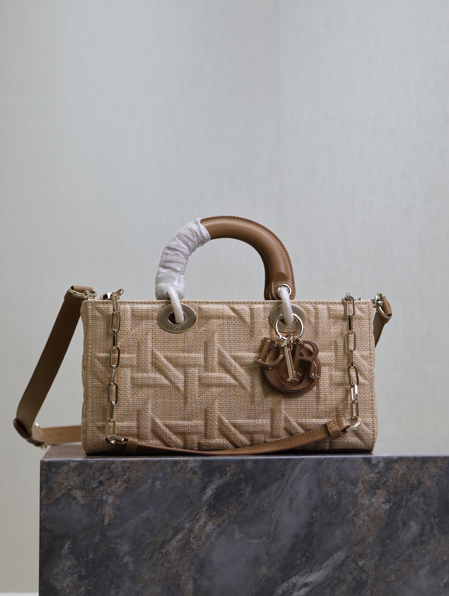 [TOP] Christian Dior Medium Size Lady D-Joy Bag 26 x 13.5 x 5cm -2 Colors