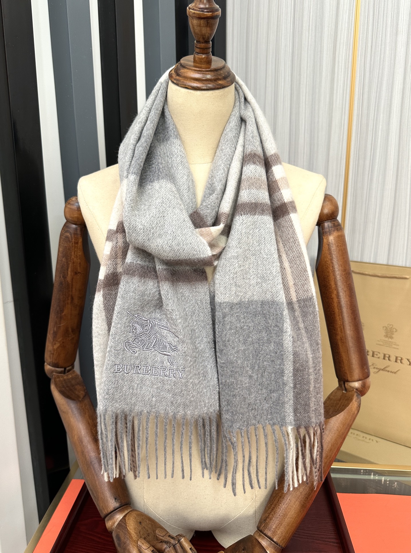 [TOP] BURBERRY Scarf 32x180cm - 2 Color