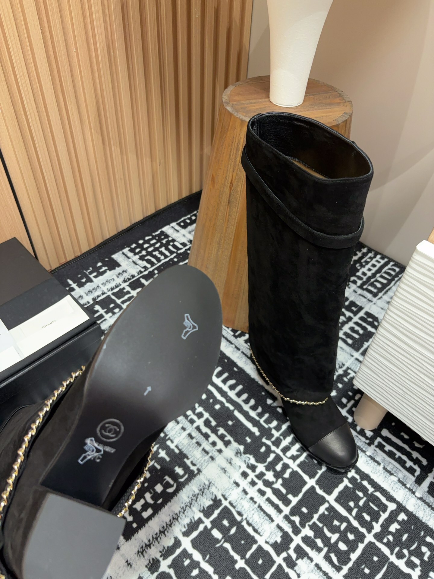 [TOP] CHANEL Fold-over Chain Sheepskin Mid-calf/High-calf Boots - Black