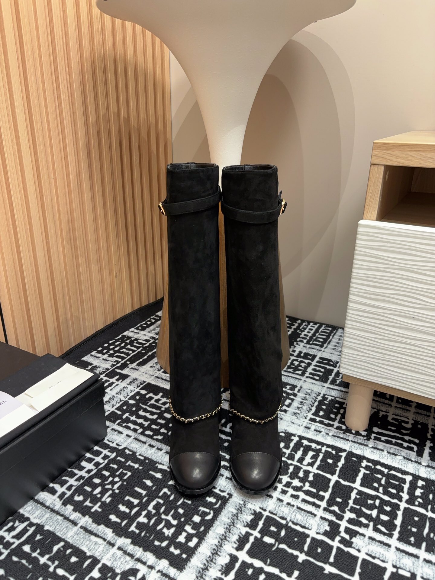 [TOP] CHANEL Fold-over Chain Sheepskin Mid-calf/High-calf Boots - Black