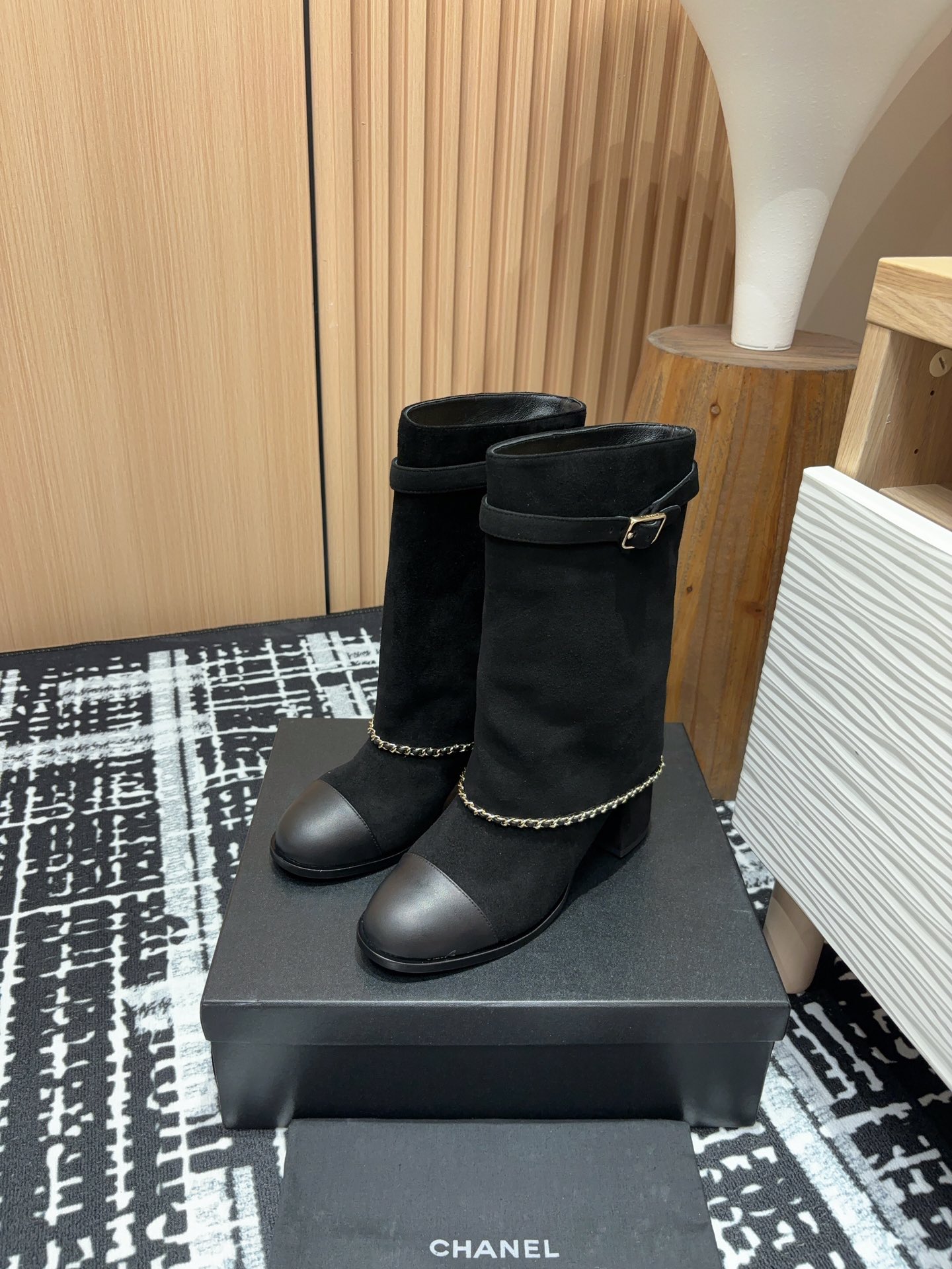 [TOP] CHANEL Fold-over Chain Sheepskin Mid-calf/High-calf Boots - Black