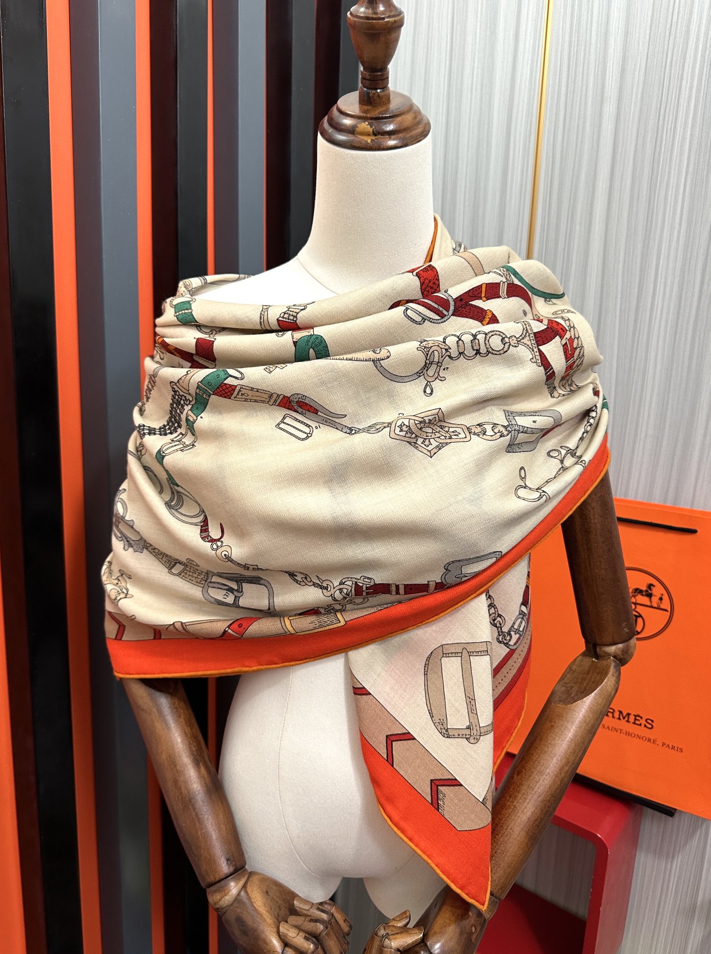 [TOP] HERMES Cashmere Scarf 140x140 cm - 3 Colors