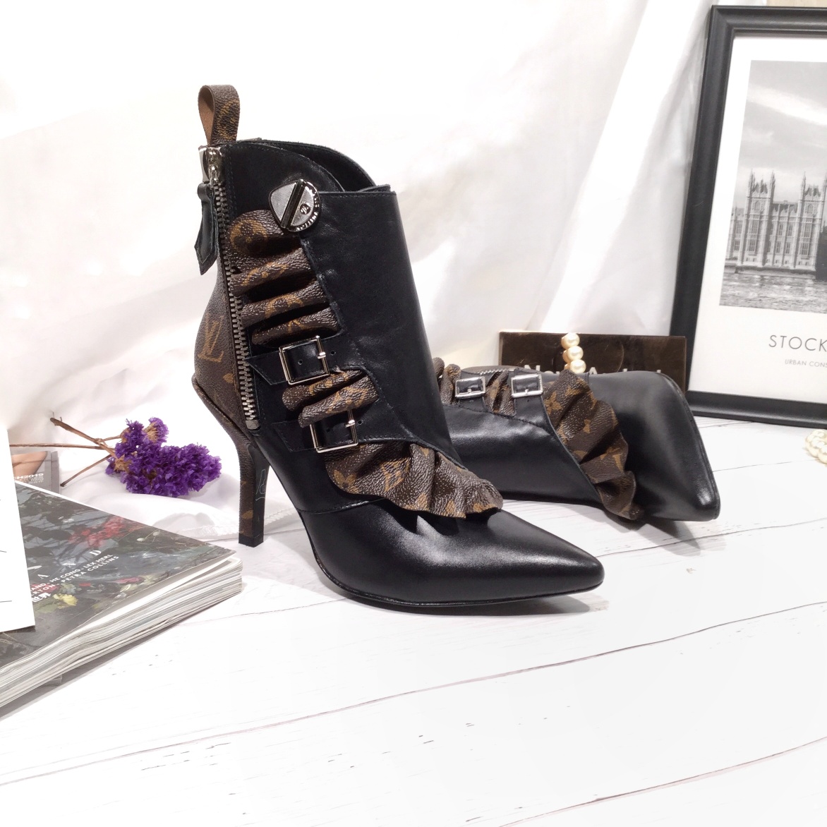 [TOP] Louis Vuitton LV 9.5cm High-heeled Calfskin Monogram Janet Ankle Boot - Black