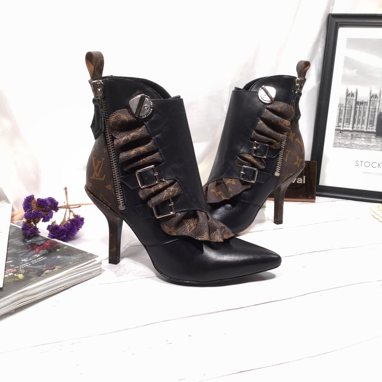 [TOP] Louis Vuitton LV 9.5cm High-heeled Calfskin Monogram Janet Ankle Boot - Black