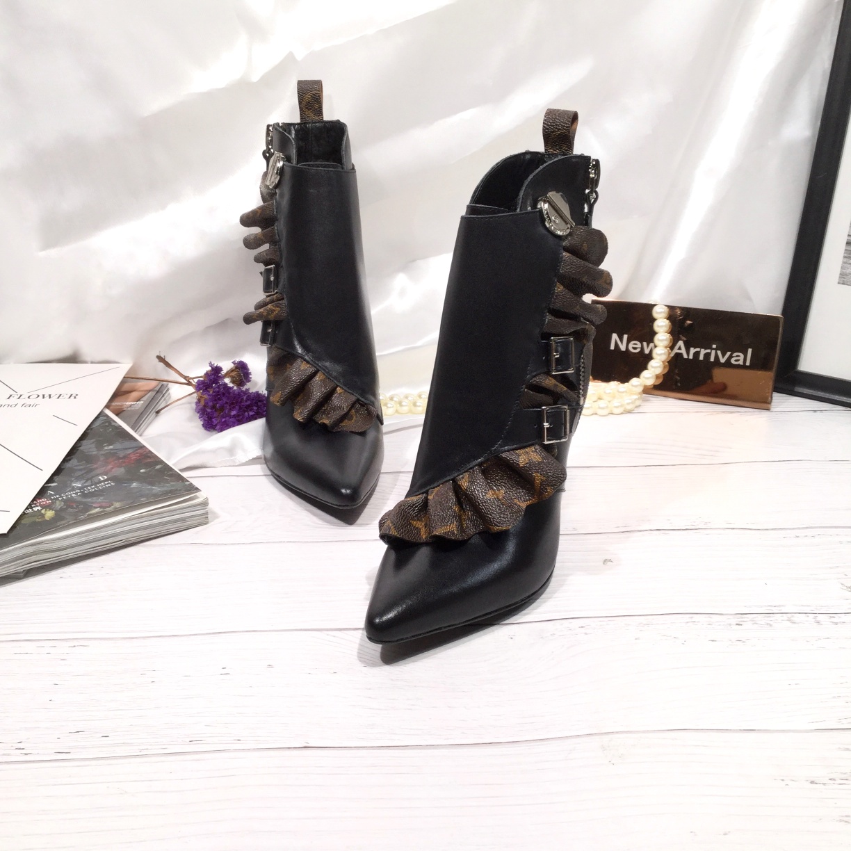 [TOP] Louis Vuitton LV 9.5cm High-heeled Calfskin Monogram Janet Ankle Boot - Black