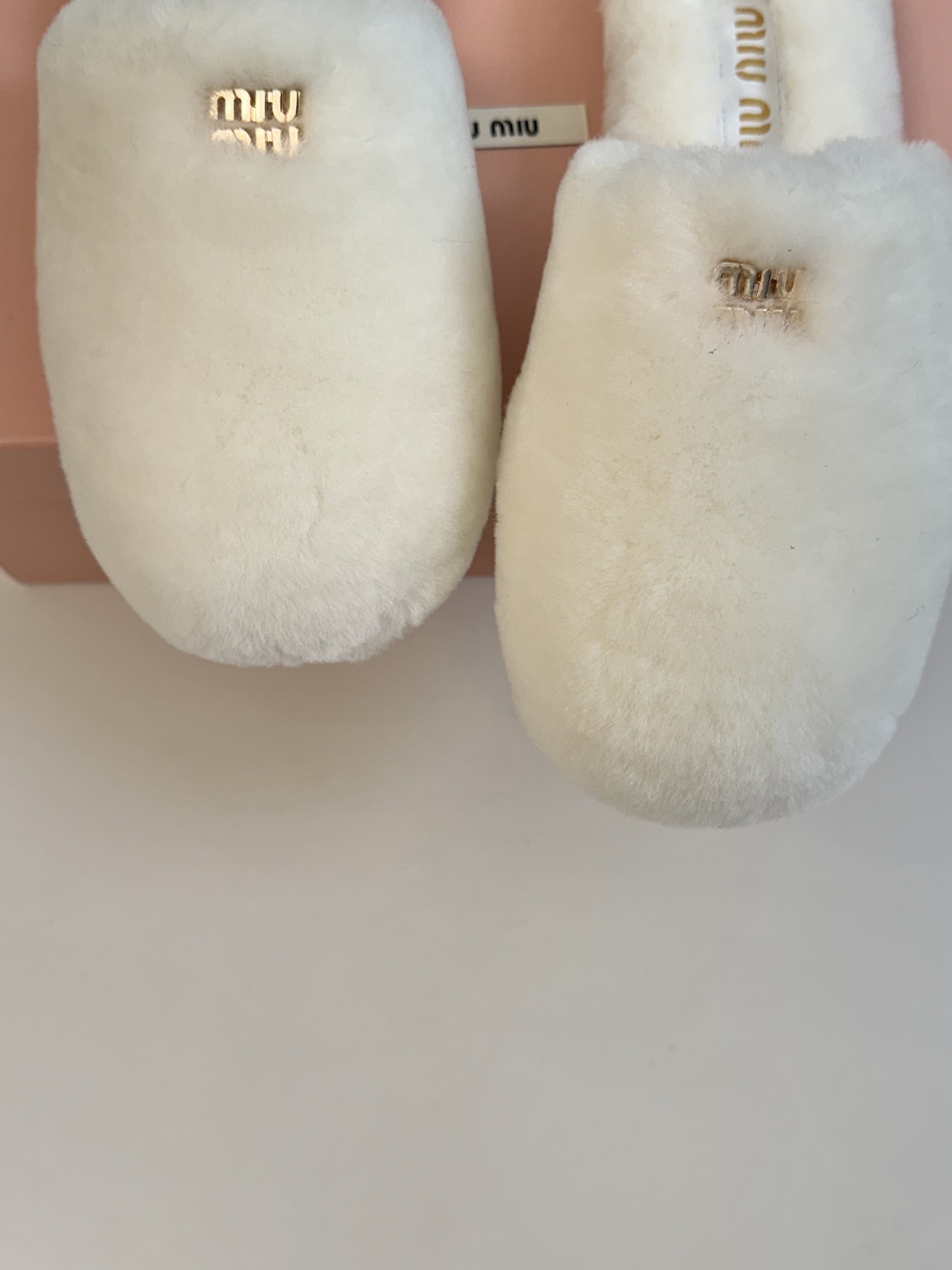 [TOP] Miu Miu Furry Shoes - 3 Color