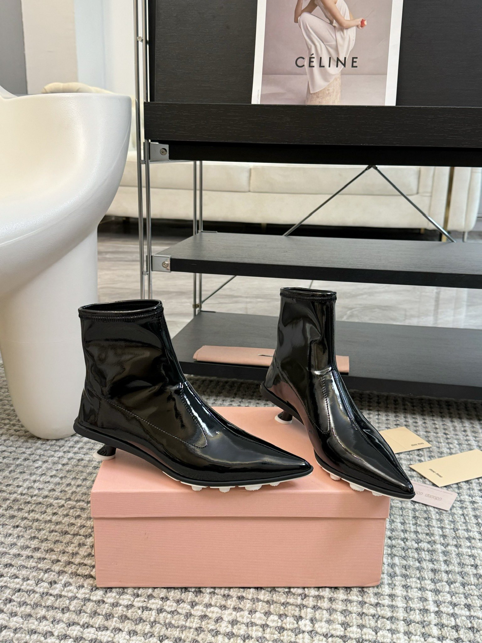 [TOP] Miu Miu Mary Jane Patent Leather Low Heel Boots - 2 Color