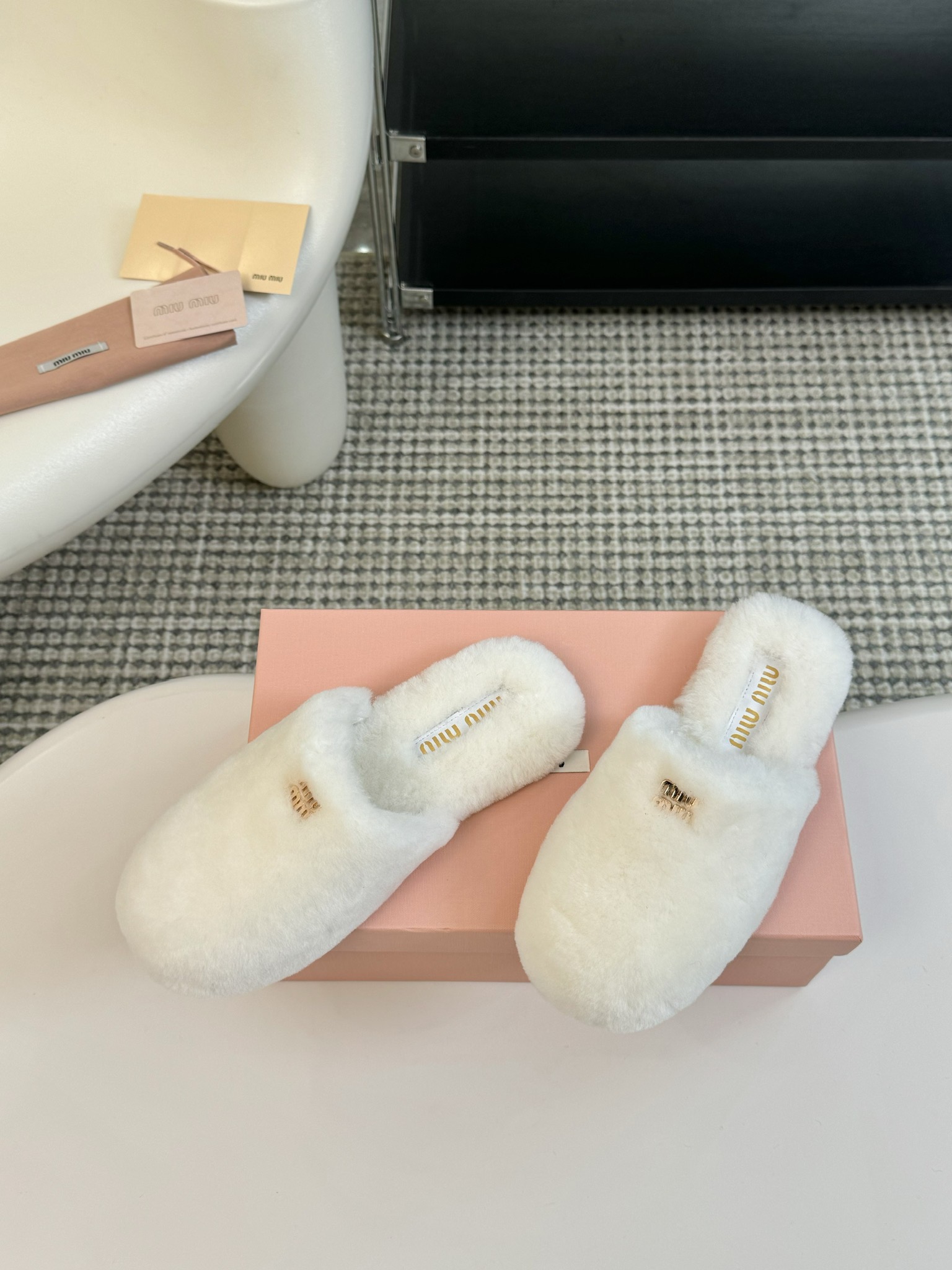 [TOP] Miu Miu Furry Shoes - 3 Color