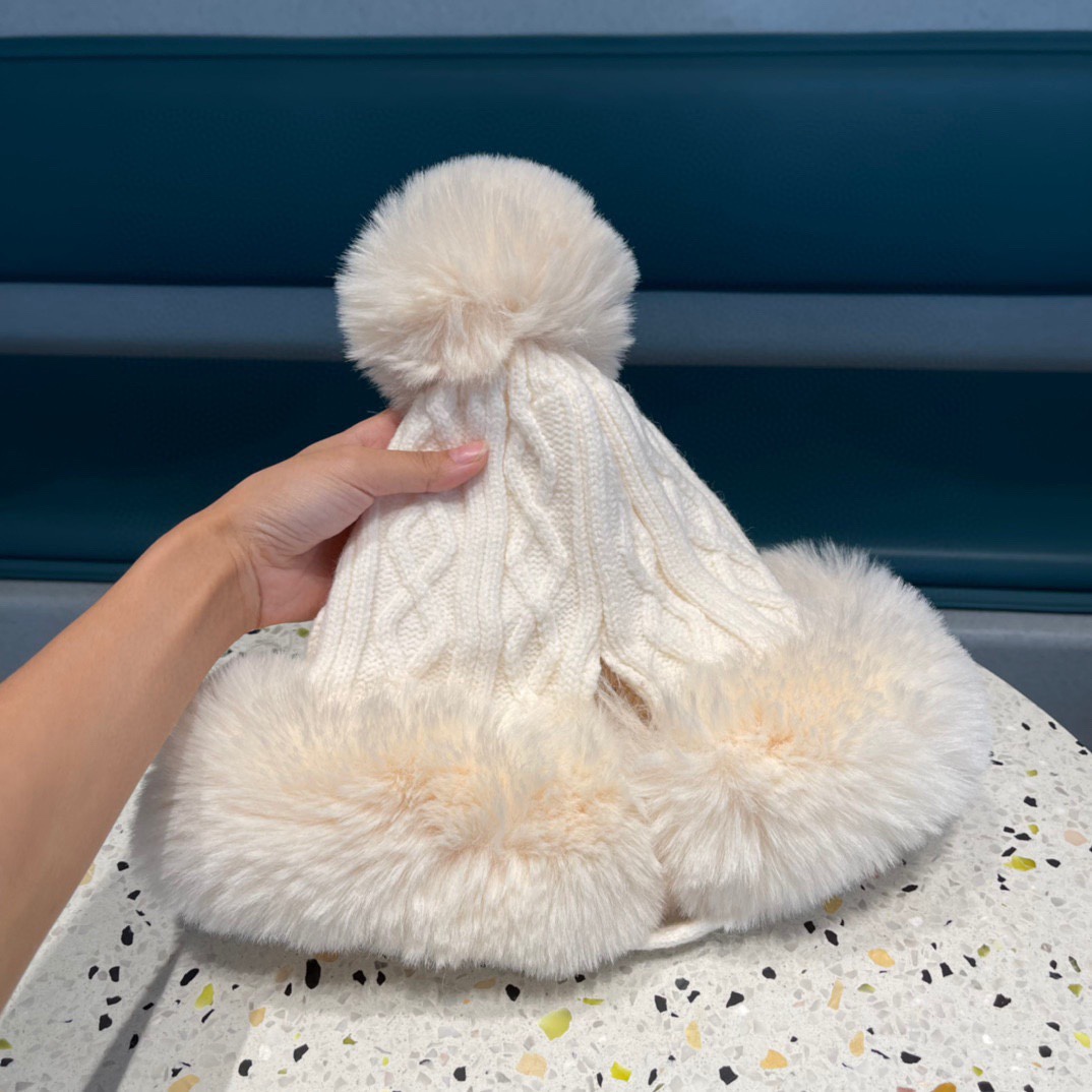 [TOP] CHANEL Plush Hat with Fur Ball - 3 Colour