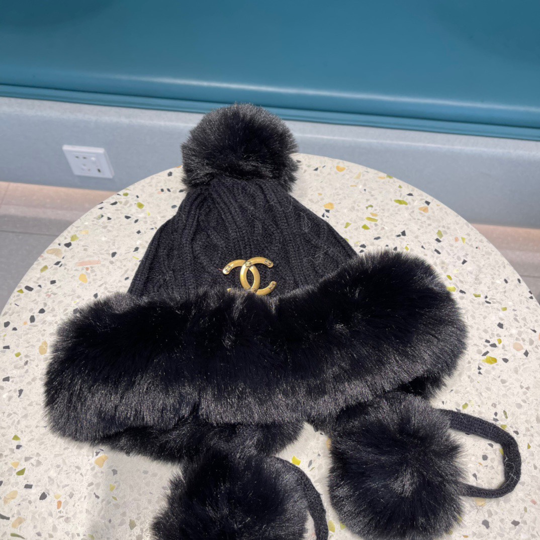 [TOP] CHANEL Plush Hat with Fur Ball - 3 Colour