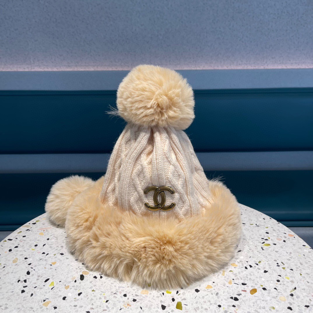 [TOP] CHANEL Plush Hat with Fur Ball - 3 Colour