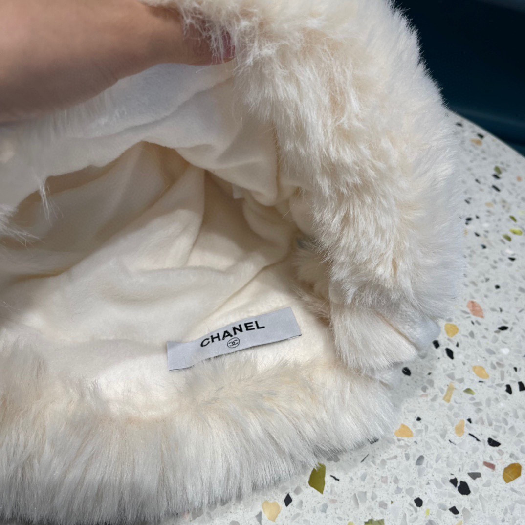 [TOP] CHANEL Plush Hat with Fur Ball - 3 Colour