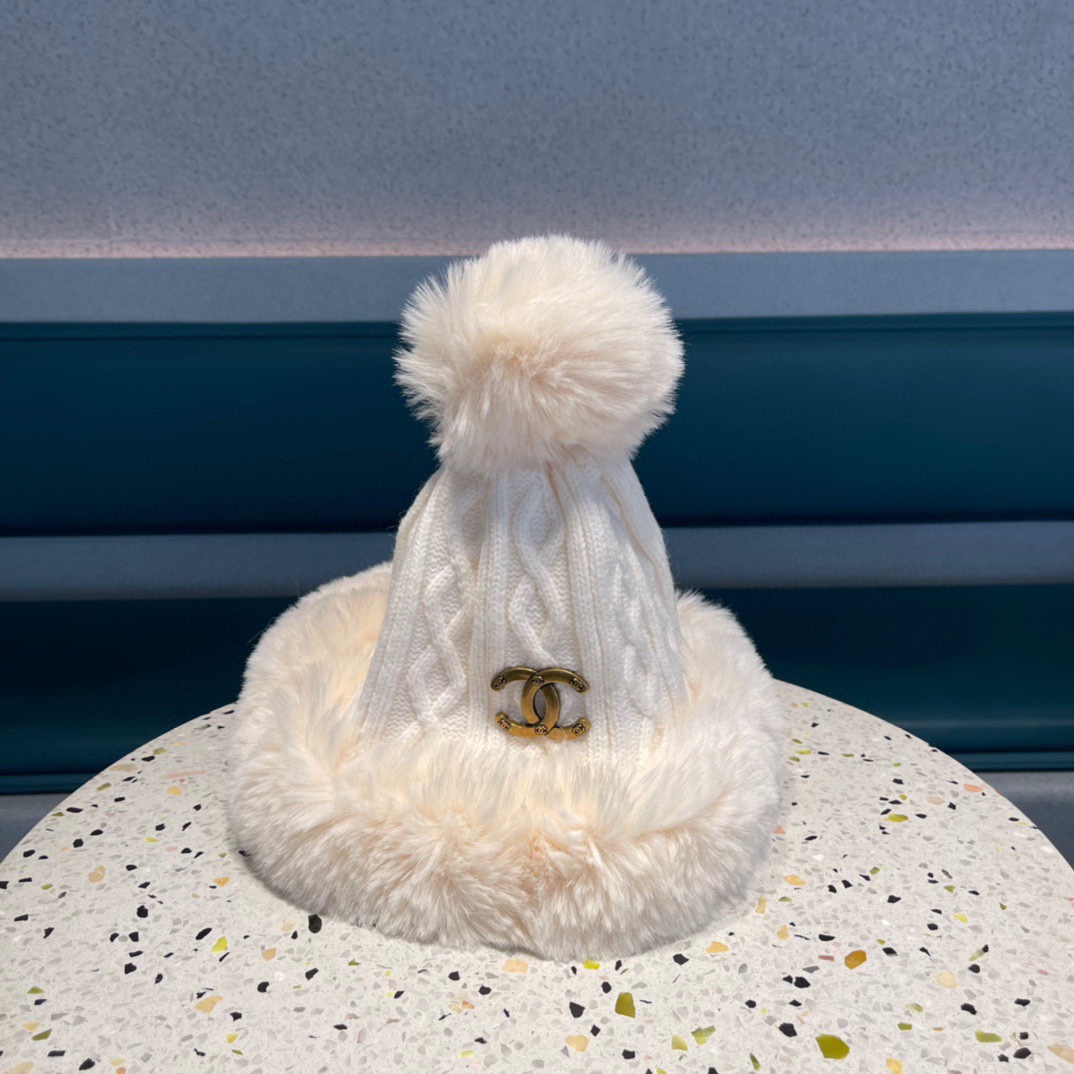 [TOP] CHANEL Plush Hat with Fur Ball - 3 Colour
