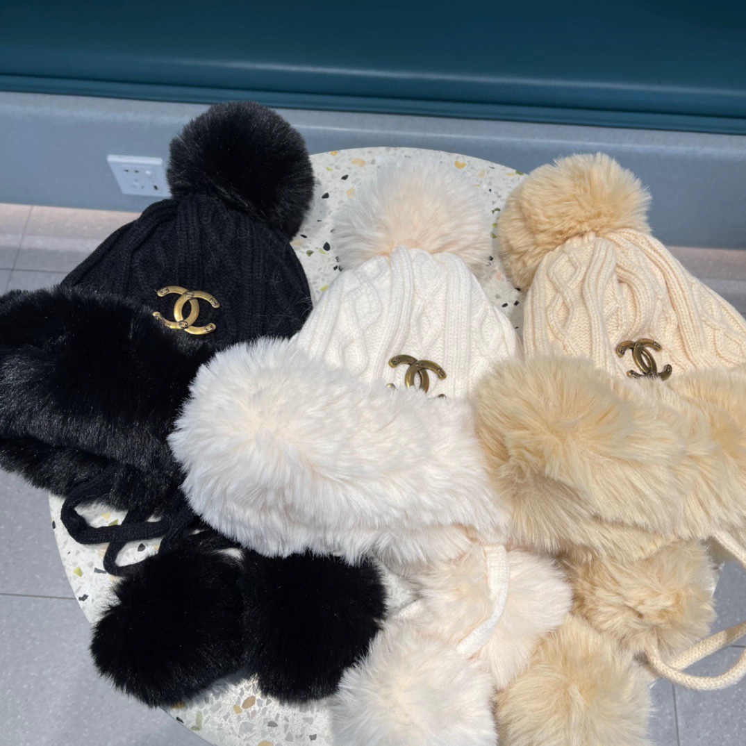 [TOP] CHANEL Plush Hat with Fur Ball - 3 Colour