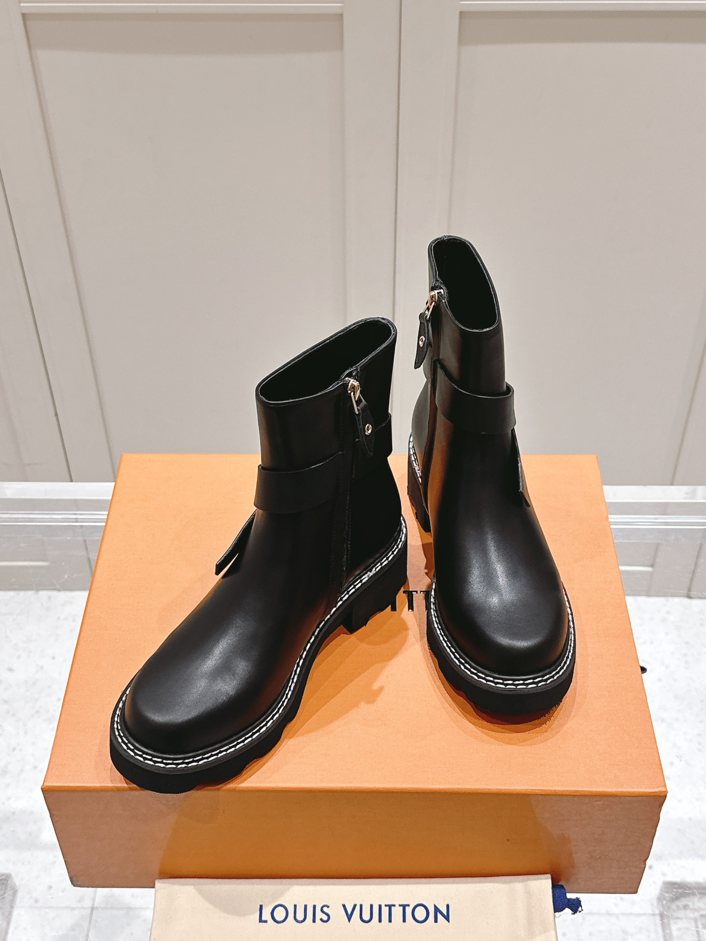 [TOP] Louis Vuitton LV Leather Boots - Black