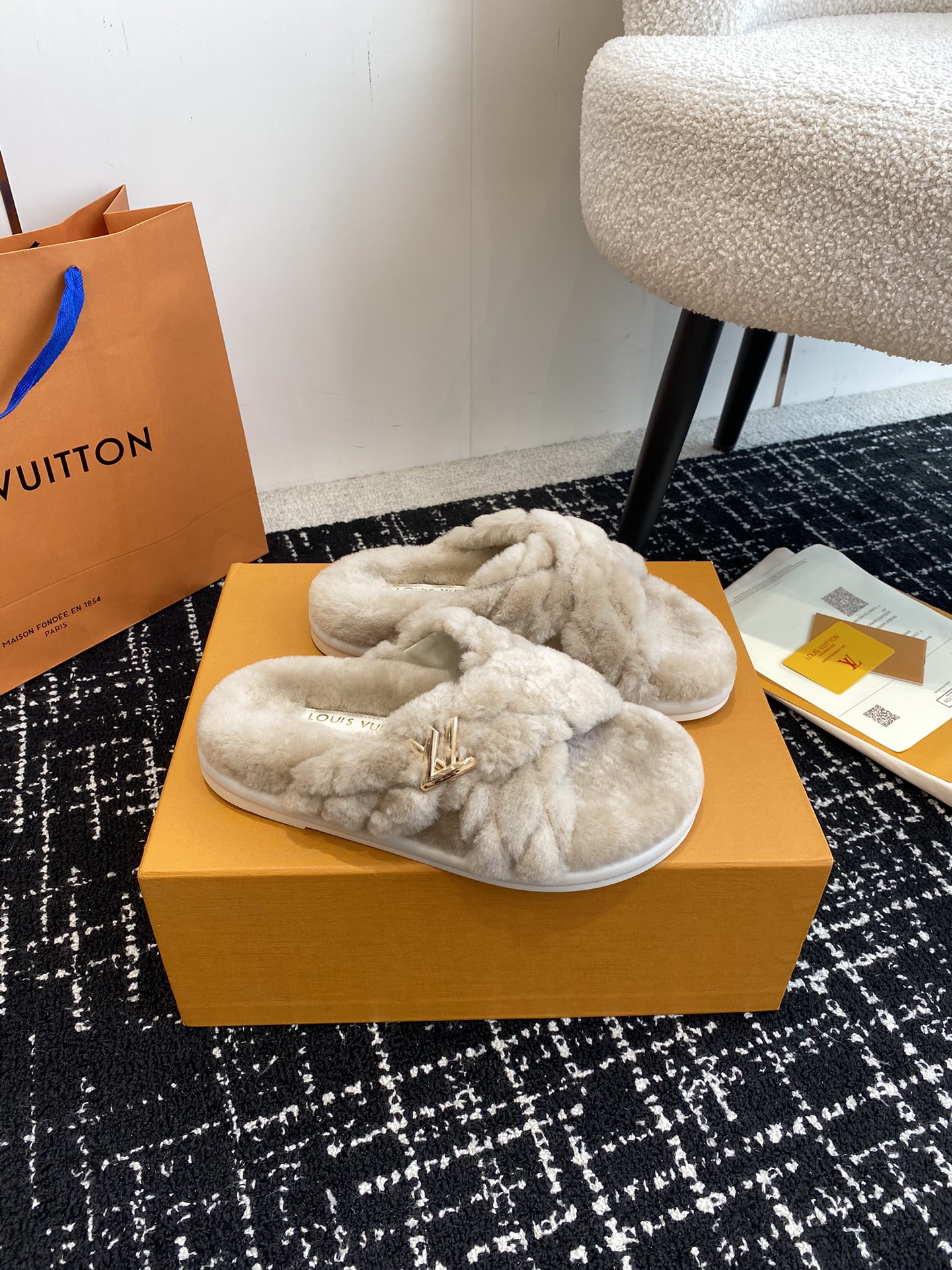 [TOP] Louis Vuitton LV Wool Slippers with Crossing Straps - 3 Color