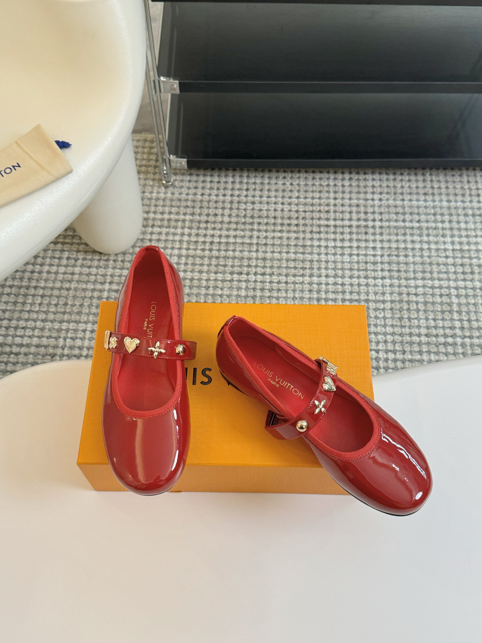 [TOP] Louis Vuitton LV Patent Leather Mary Jane Shoes with Circle LV Accessories - 2 Color