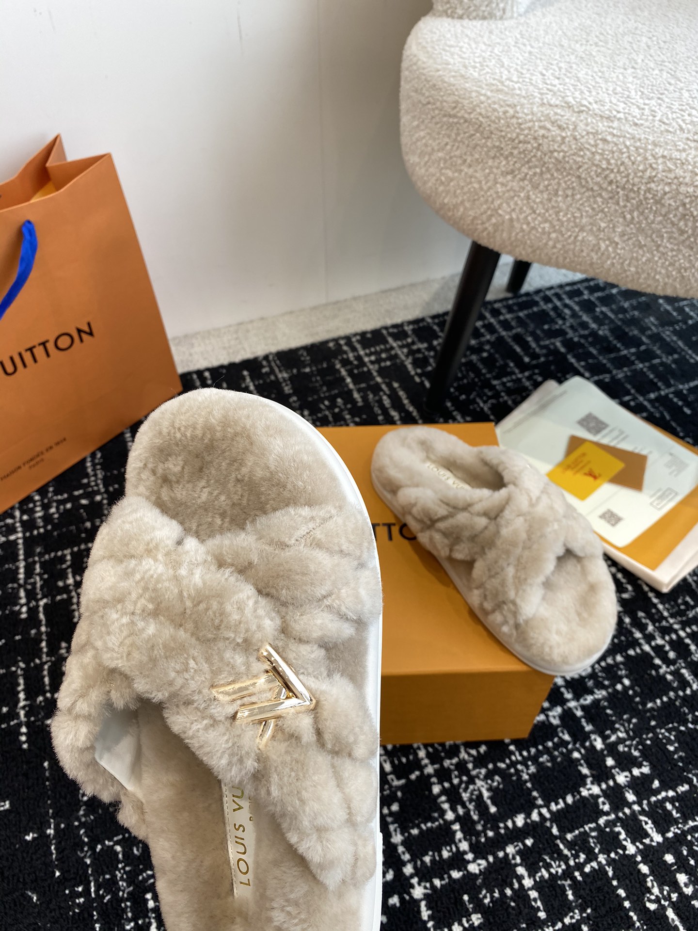 [TOP] Louis Vuitton LV Wool Slippers with Crossing Straps - 3 Color