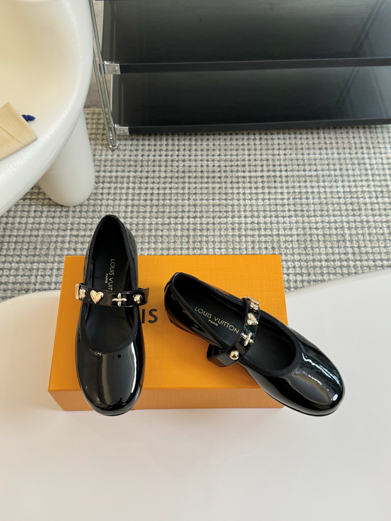 [TOP] Louis Vuitton LV Patent Leather Mary Jane Shoes with Circle LV Accessories - 2 Color
