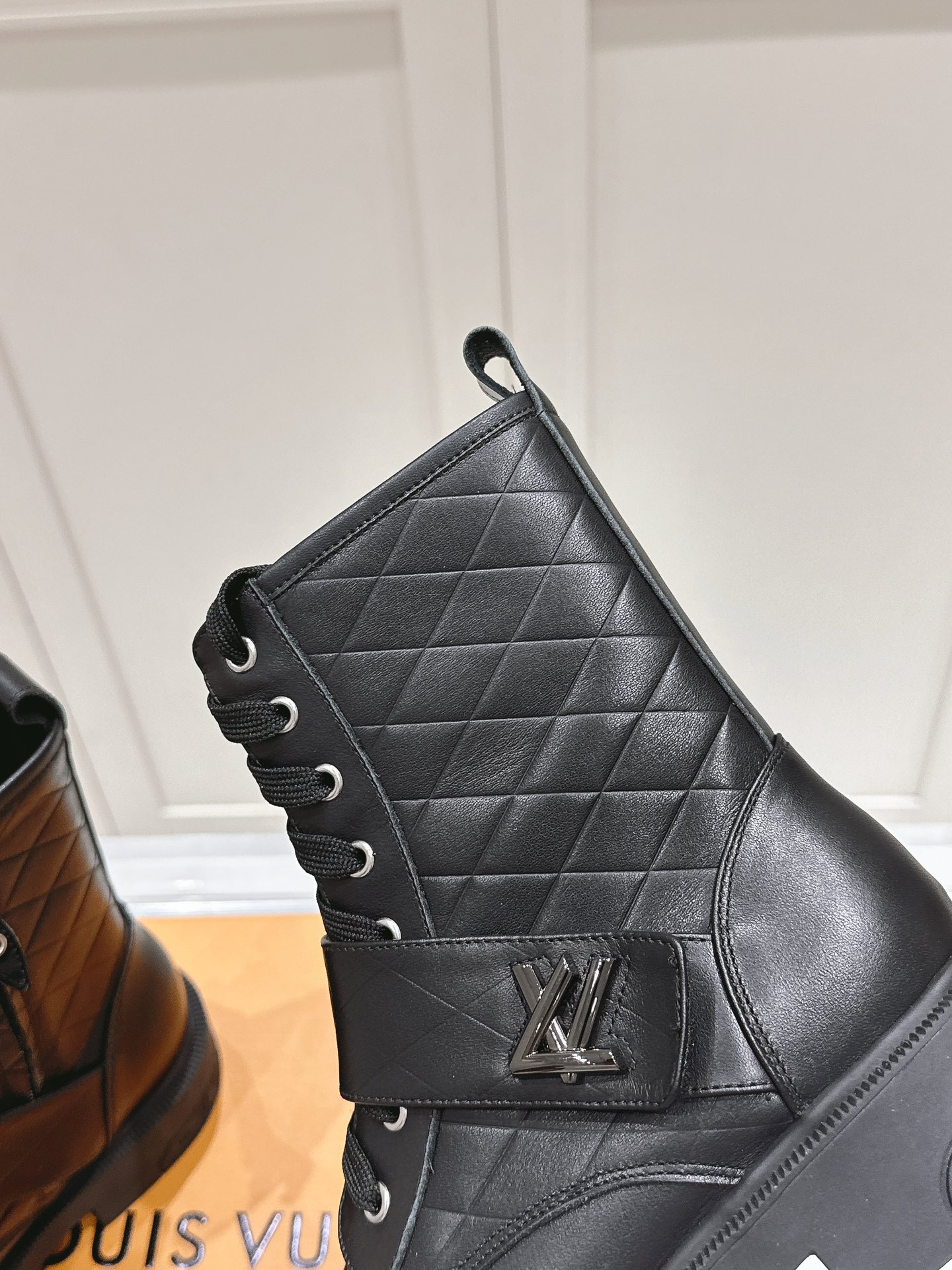 [TOP] Louis Vuitton LV Leather Check Boots - Black