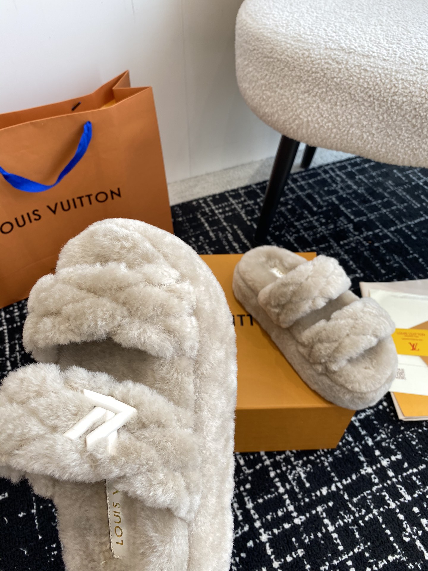 [TOP] Louis Vuitton LV Thick-soled Wool Slippers with 2 Straps - 3 Color