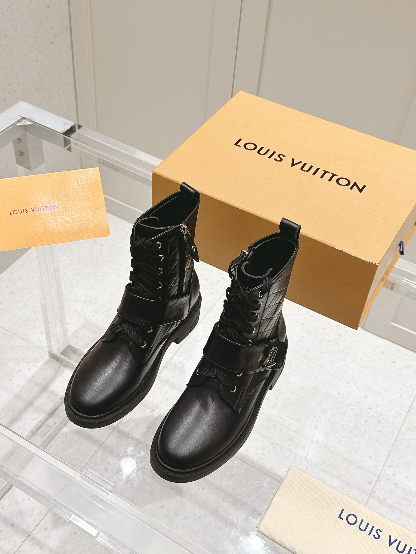 [TOP] Louis Vuitton LV Leather Check Boots - Black