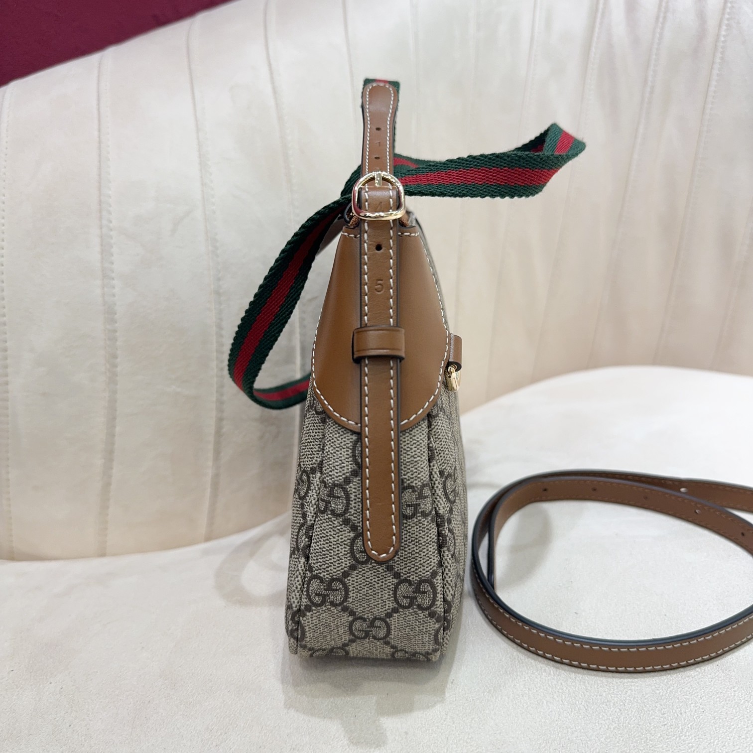 [TOP] GUCCI GG Emblem Small Shoulder Bag 24.5X16X6 cm - GHW