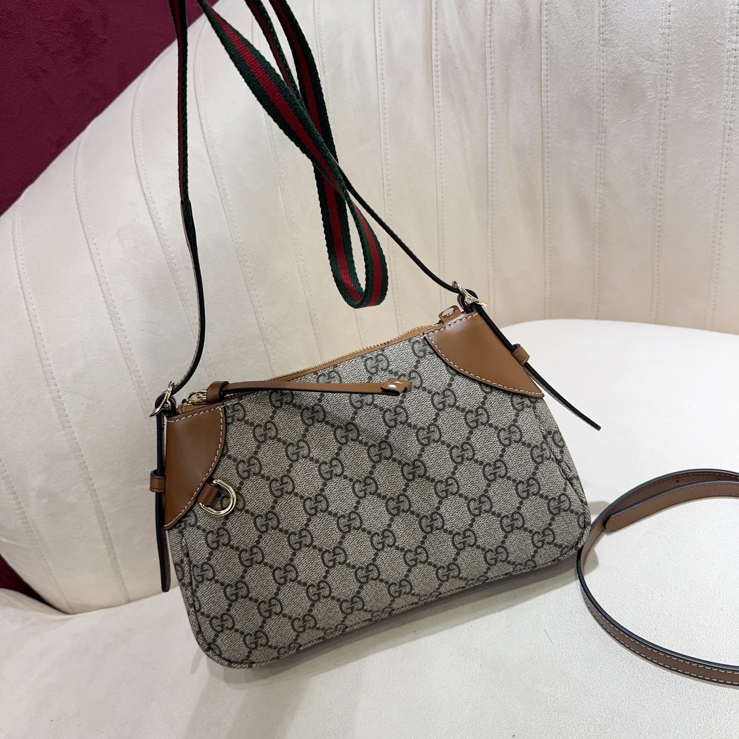 [TOP] GUCCI GG Emblem Small Shoulder Bag 24.5X16X6 cm - GHW